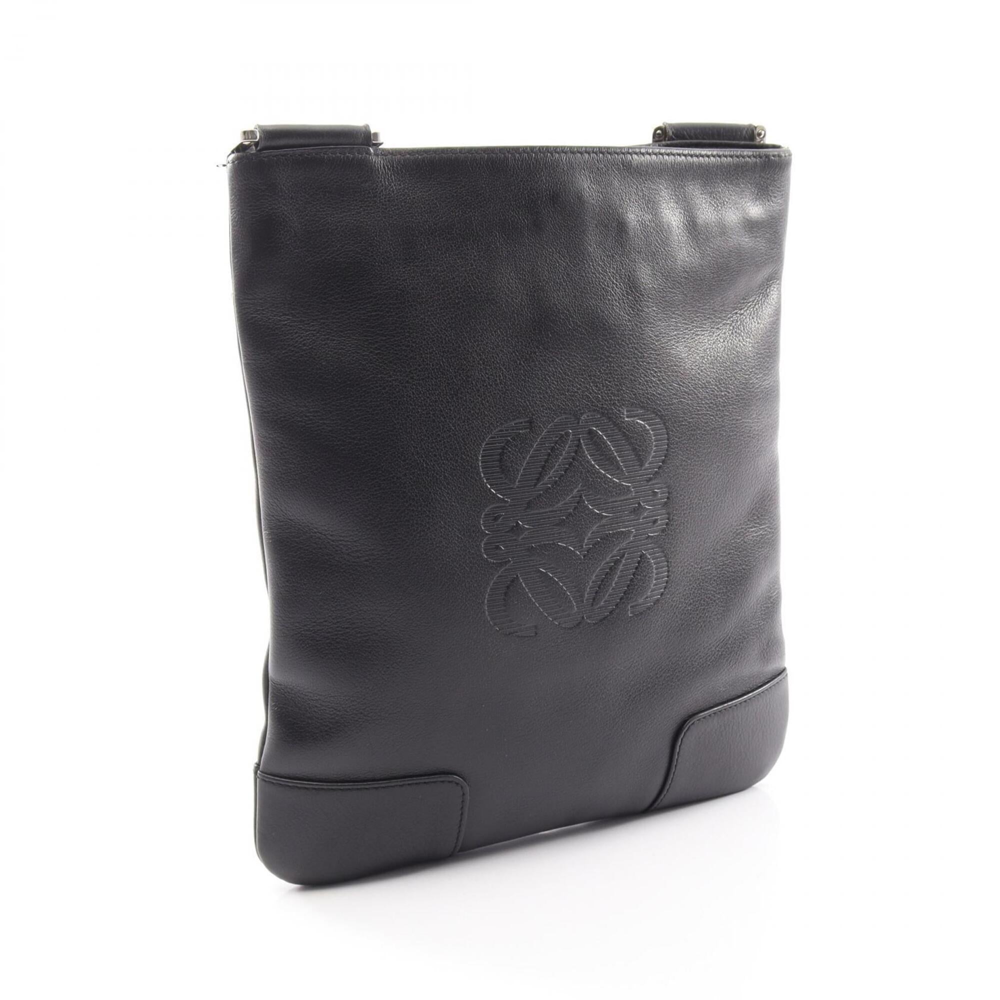 Loewe Black Leather Shoulder Bag (Pre-Owned)