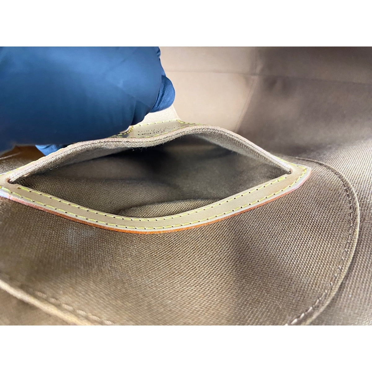 Louis Vuitton Brown Handbag (Pre-Owned)
