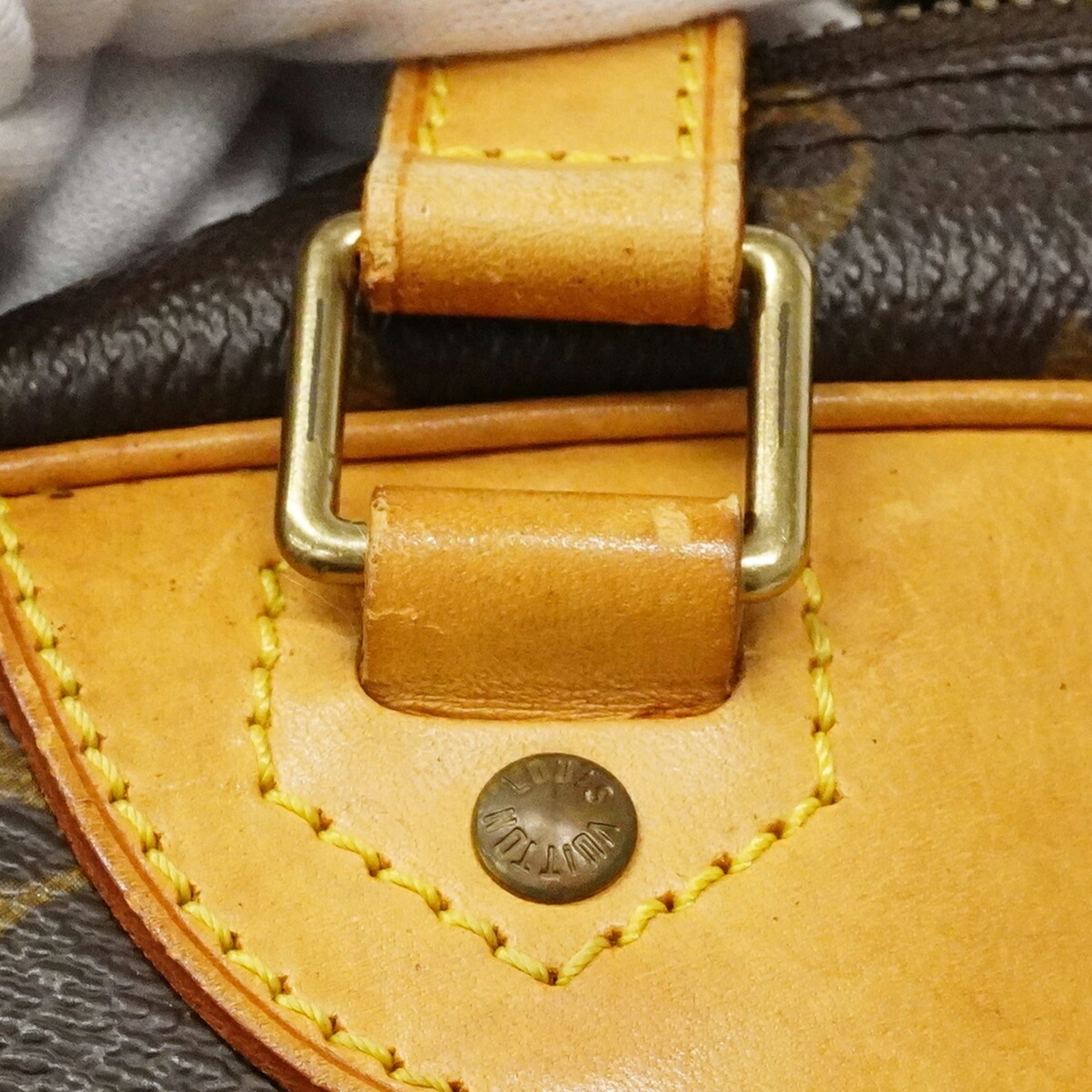 Louis Vuitton Brown Handbag (Pre-Owned)