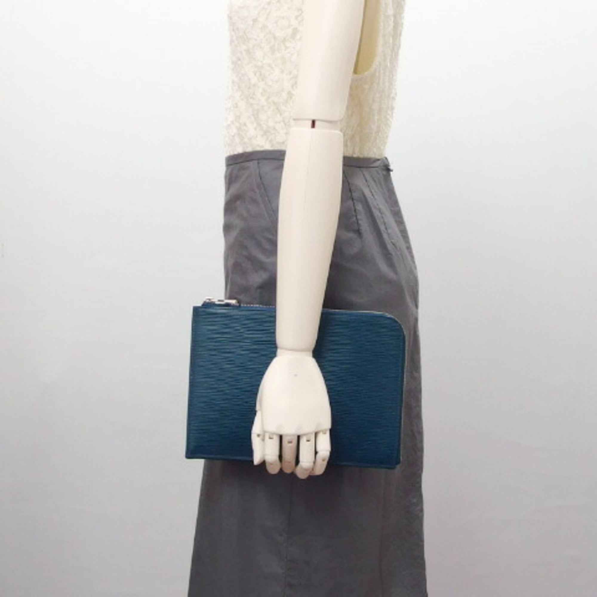 Louis Vuitton Epi Bleu Celeste Epi Leather Clutch Bag Pochette (Pre-Owned)