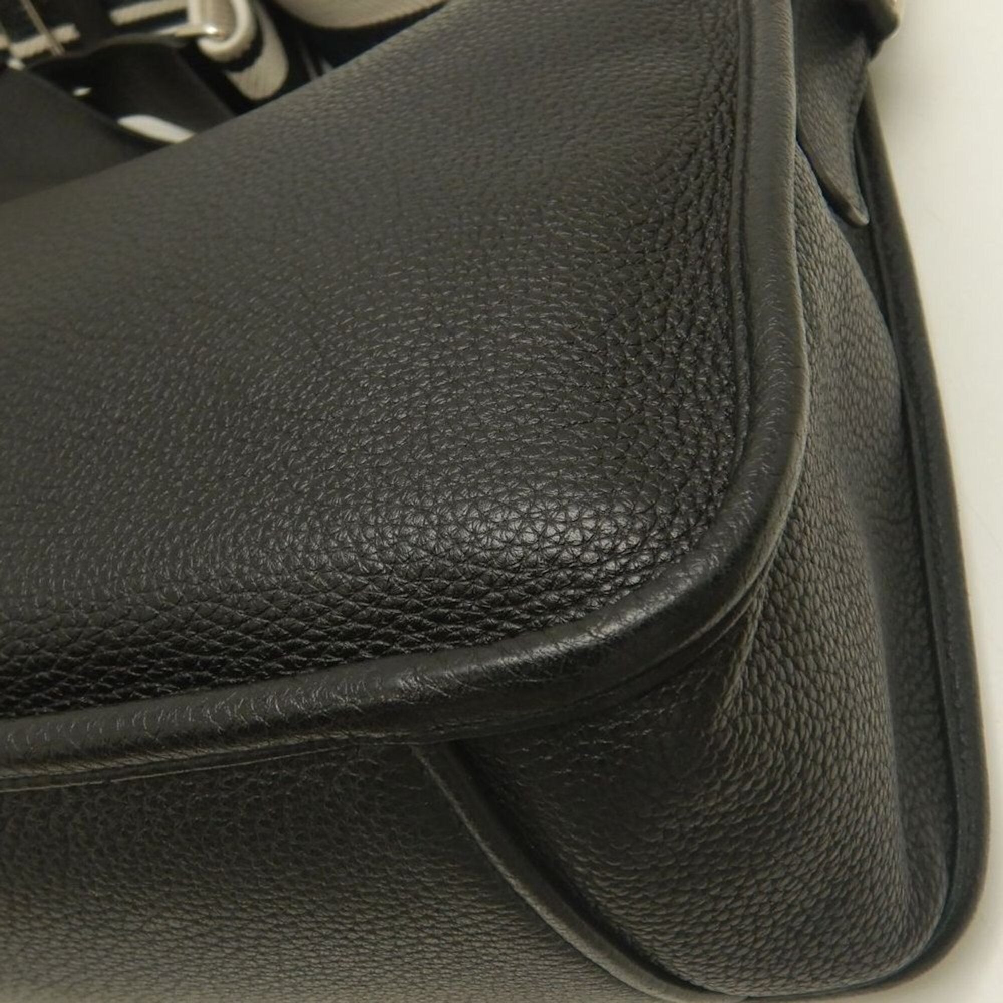 Prada Nero Leather Shoulder Bag (Pre-Owned)
