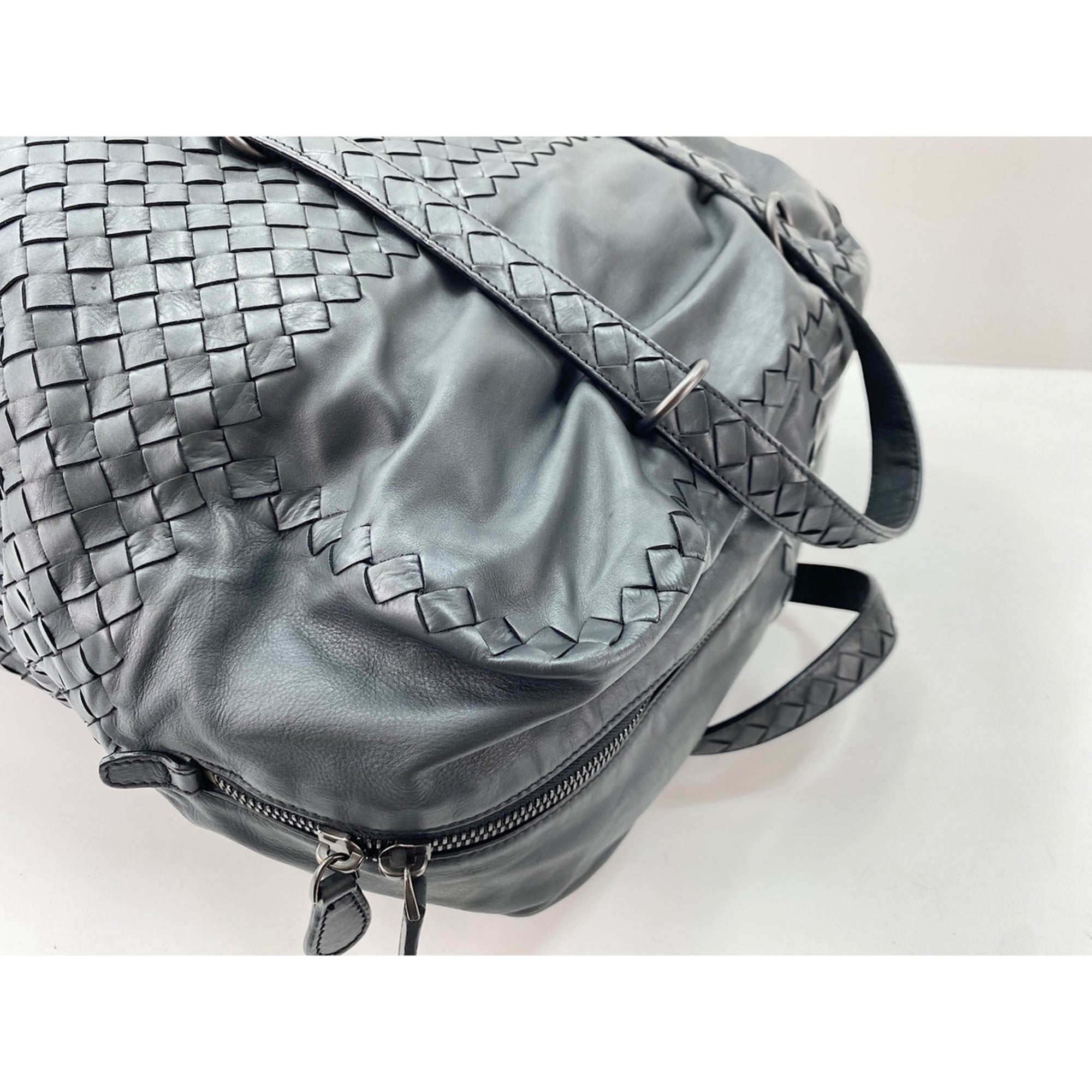 Bottega Veneta Black Leather Shoulder Bag (Pre-Owned)