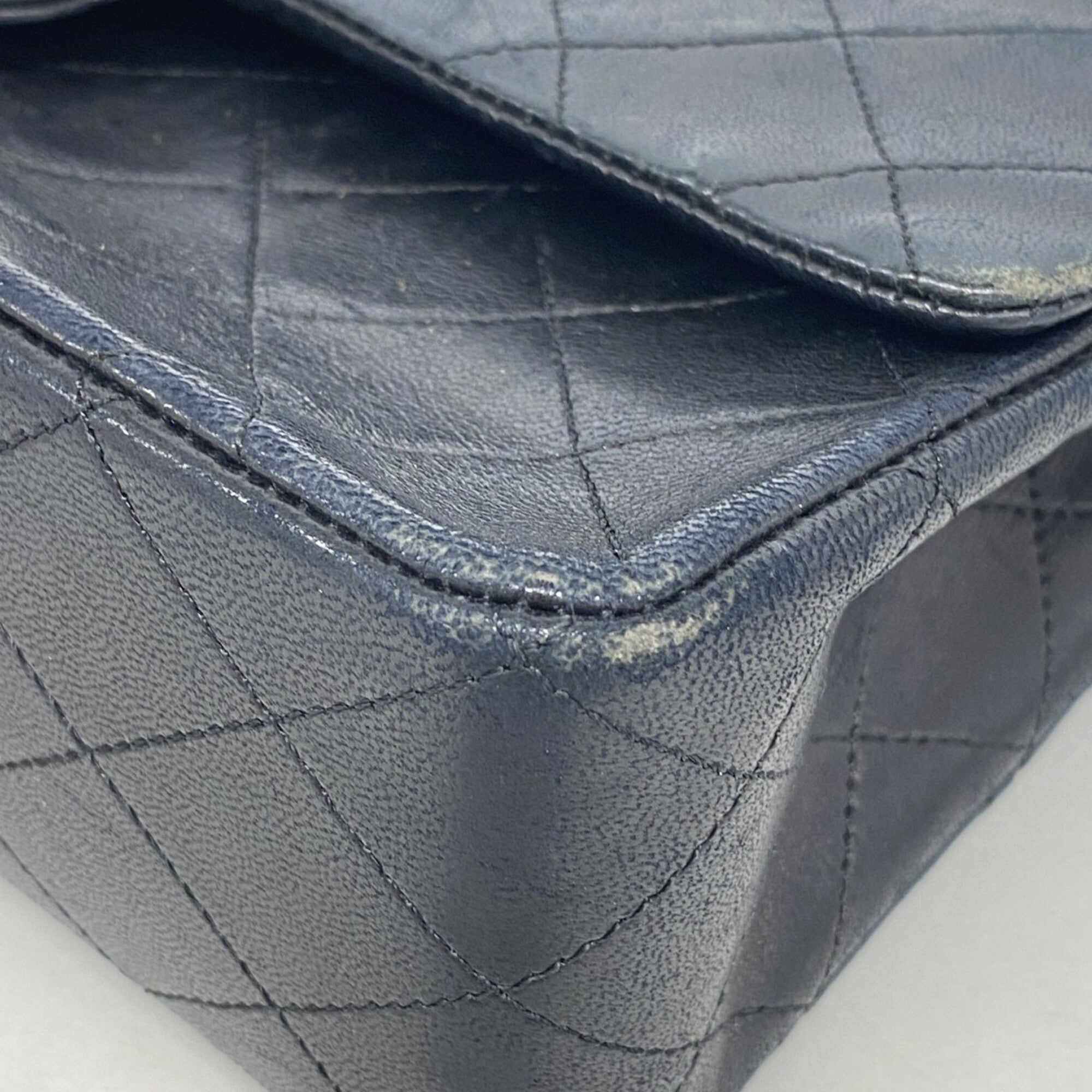 Chanel Black Leather Shoulder Bag (Pre-Owned)