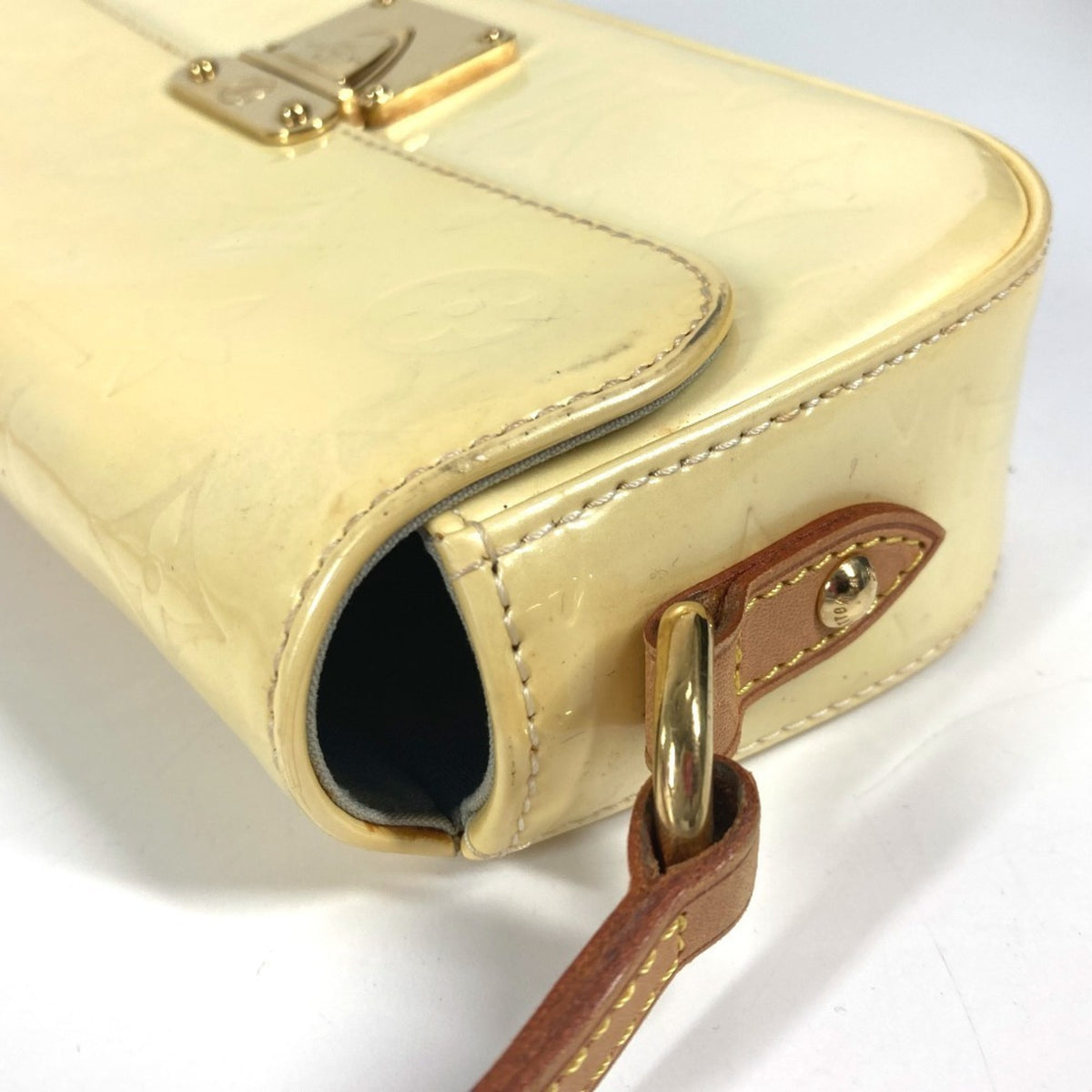 Louis Vuitton Monogram Vernis Pearl White Monogram Vernis Shoulder Bag (Pre-Owned)