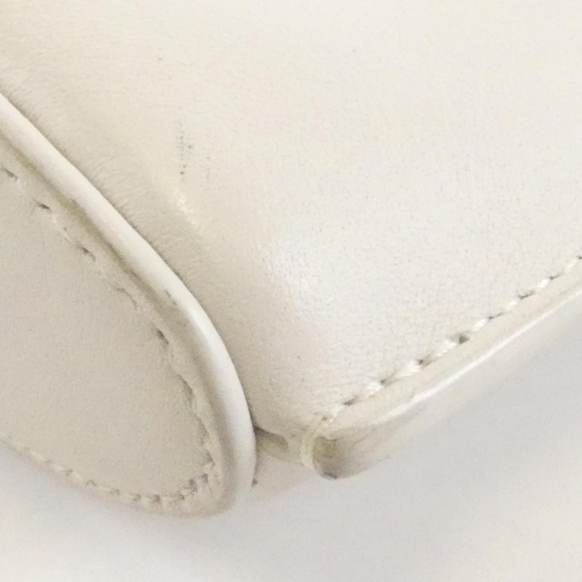 Loewe White Leather Shoulder Bag (Pre-Owned)