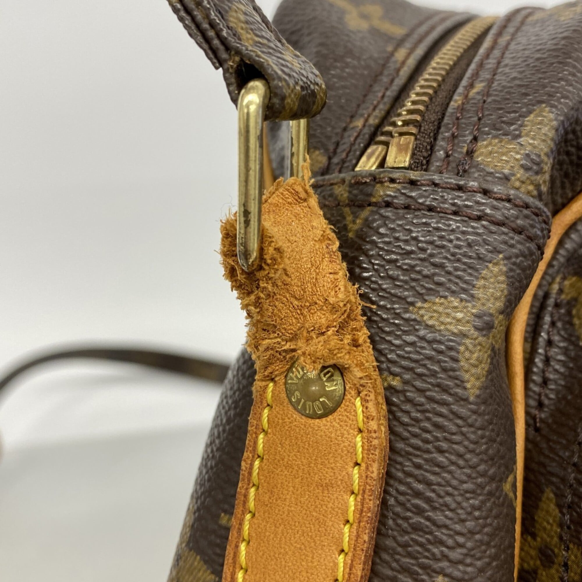 Louis Vuitton Brown Shoulder Bag (Pre-Owned)