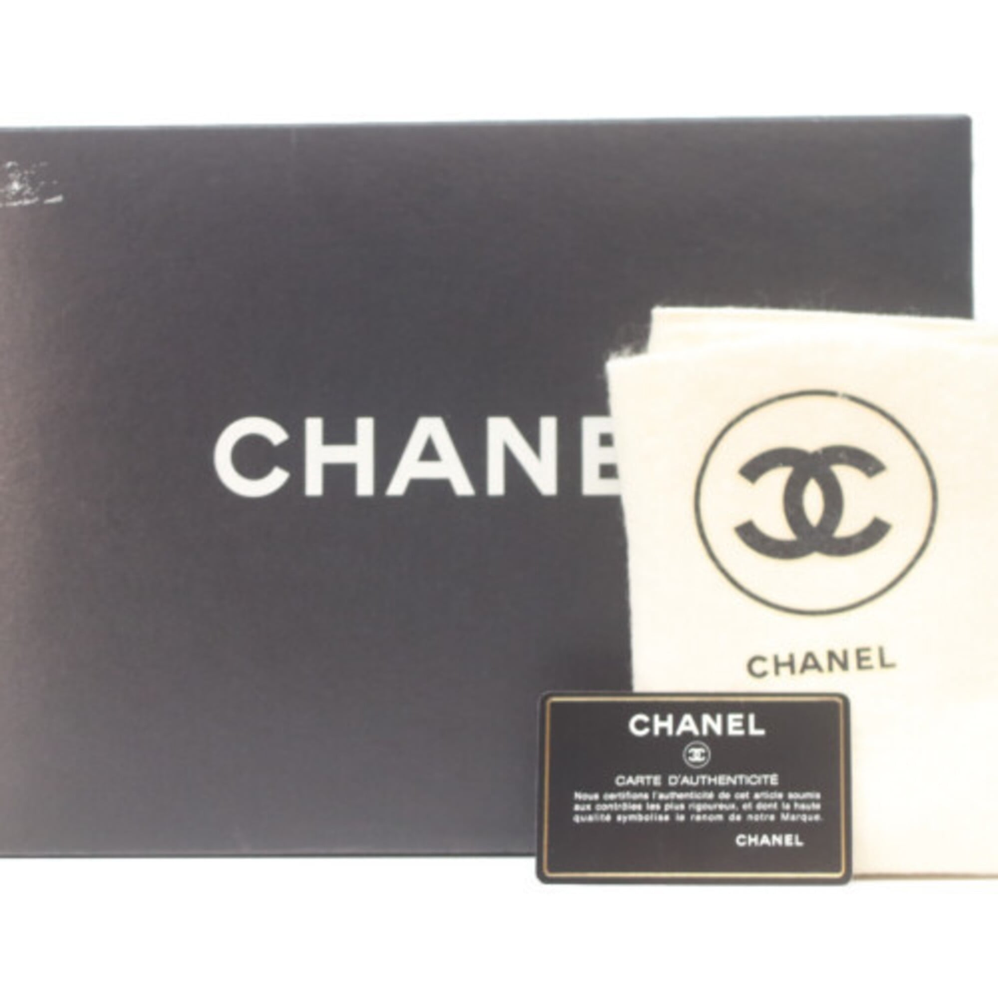 Chanel Black Leather Shoulder Bag (Pre-Owned)