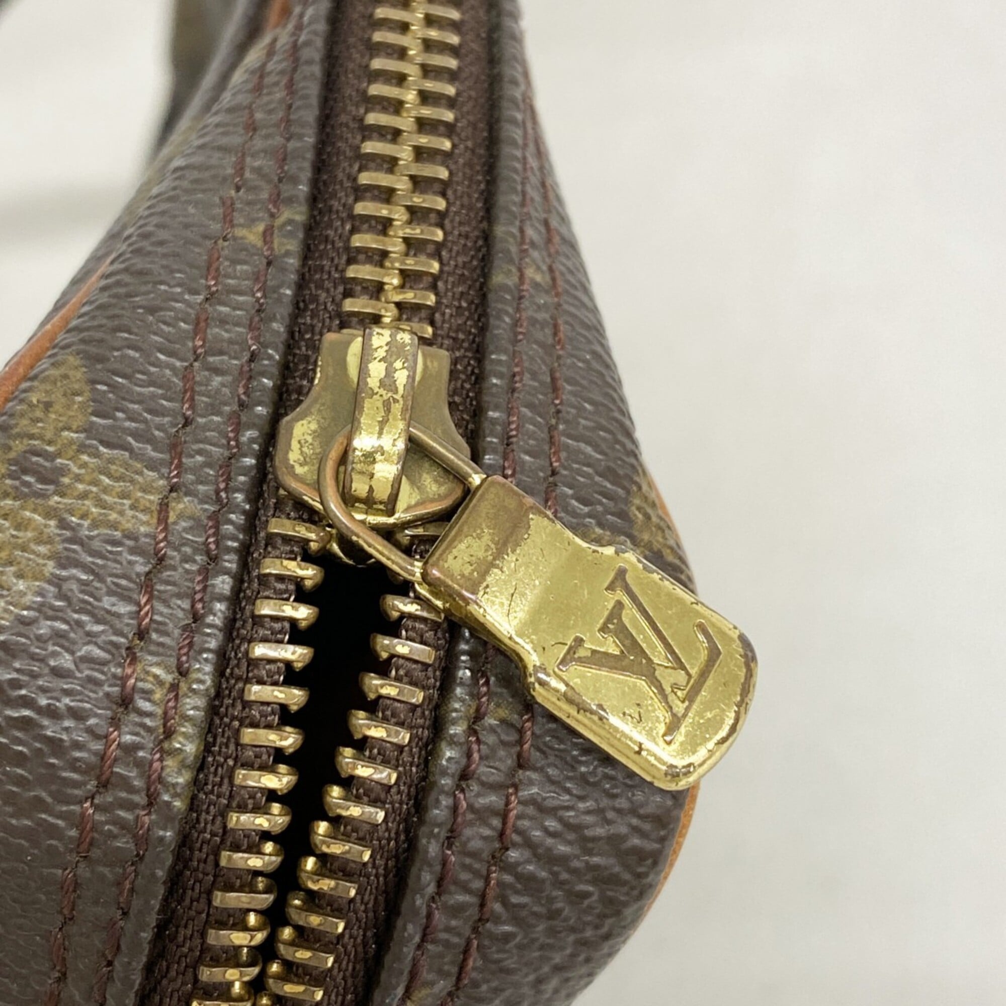 Louis Vuitton Brown Shoulder Bag (Pre-Owned)