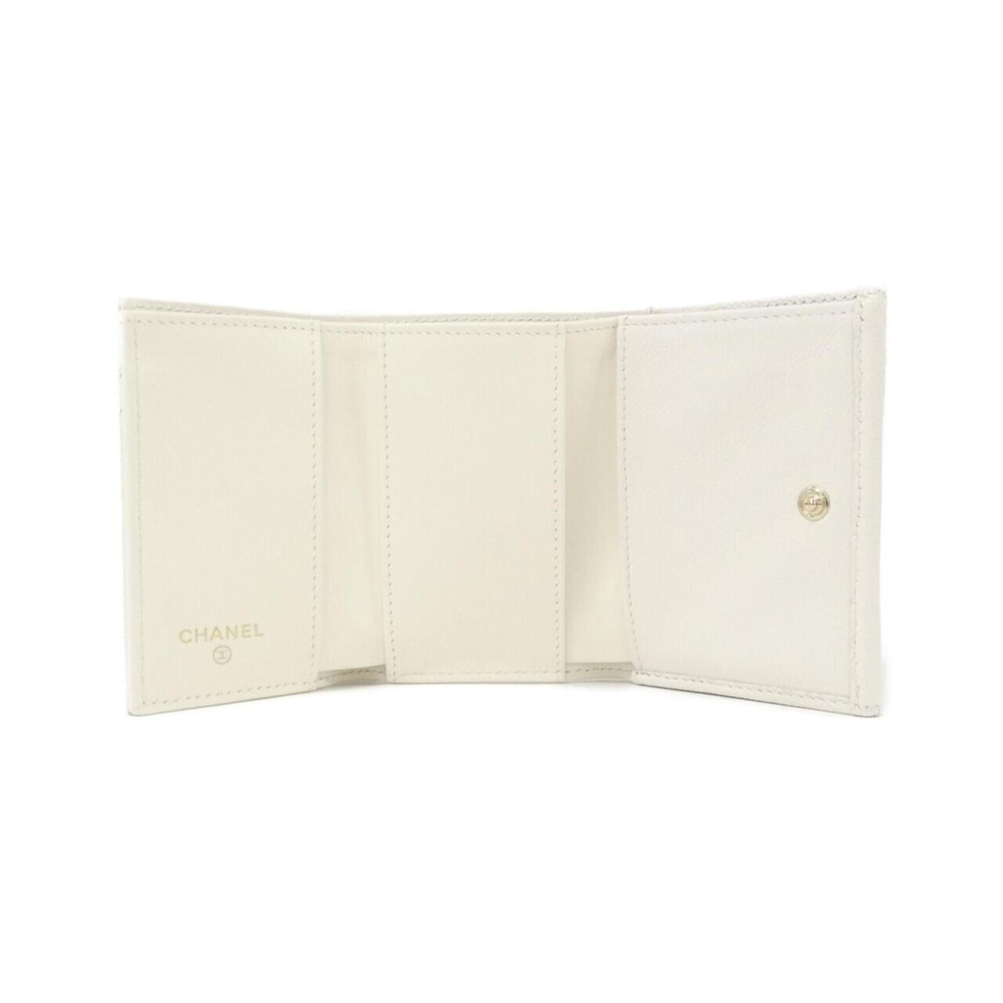 Chanel White Grained Calfskin Wallet (Tri-Fold) (Pre-Owned)