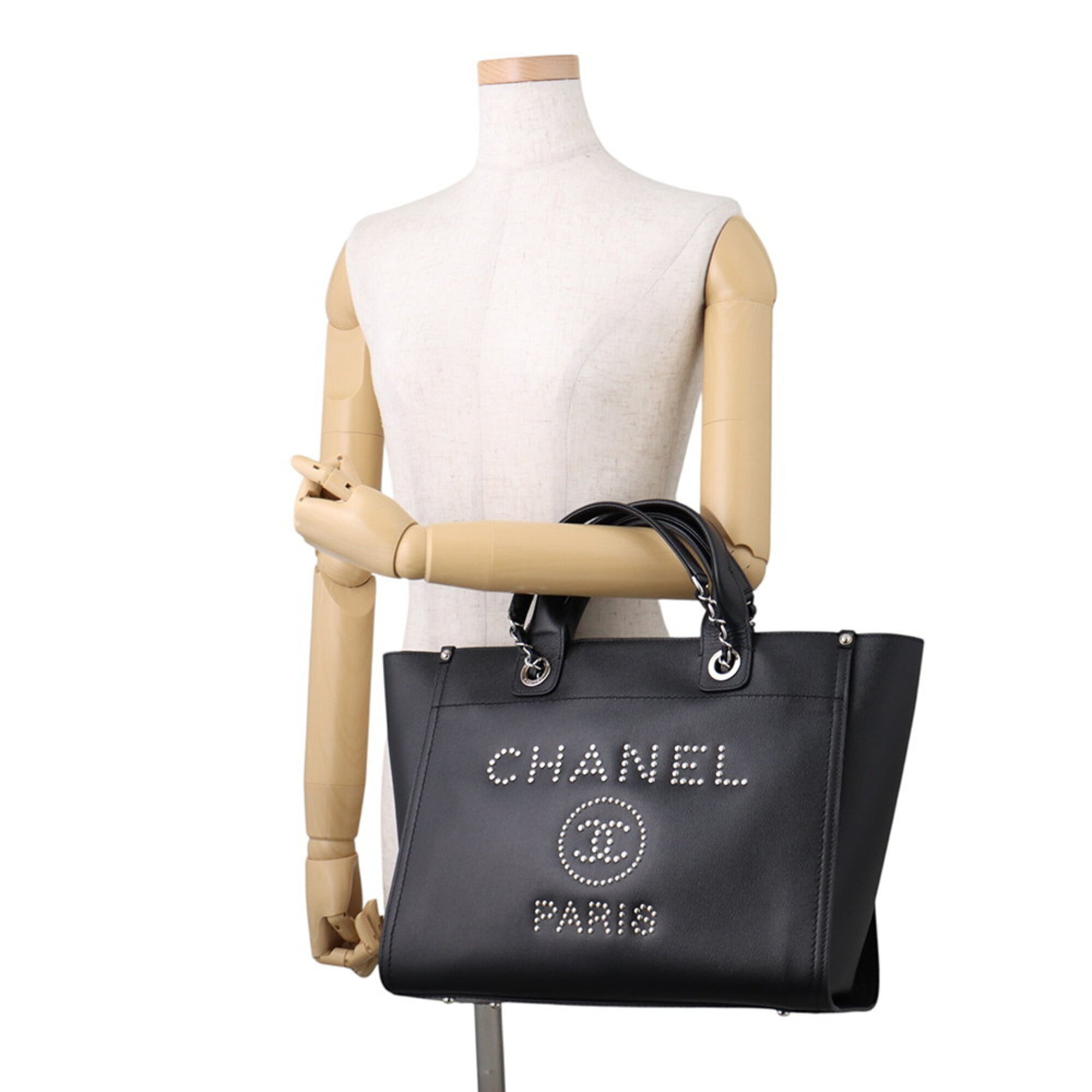 Chanel Black Grained Calfskin Handbag Shopping Bag Tote Bag (Pre-Owned)