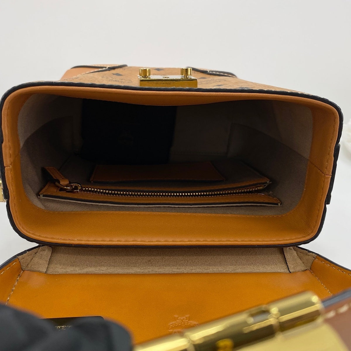 Mcm Orange Shoulder Bag (Pre-Owned)