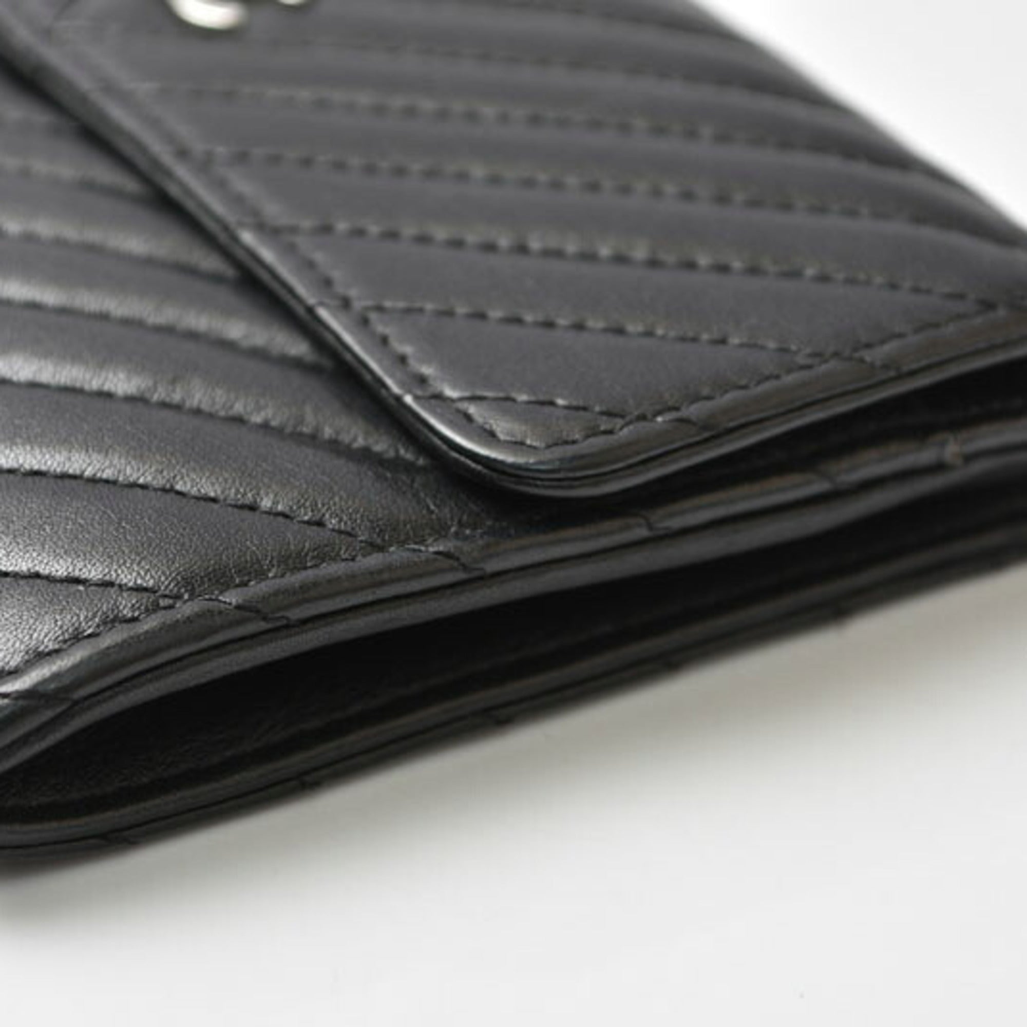 Chanel Black Leather Wallet (Bi-Fold) (Pre-Owned)