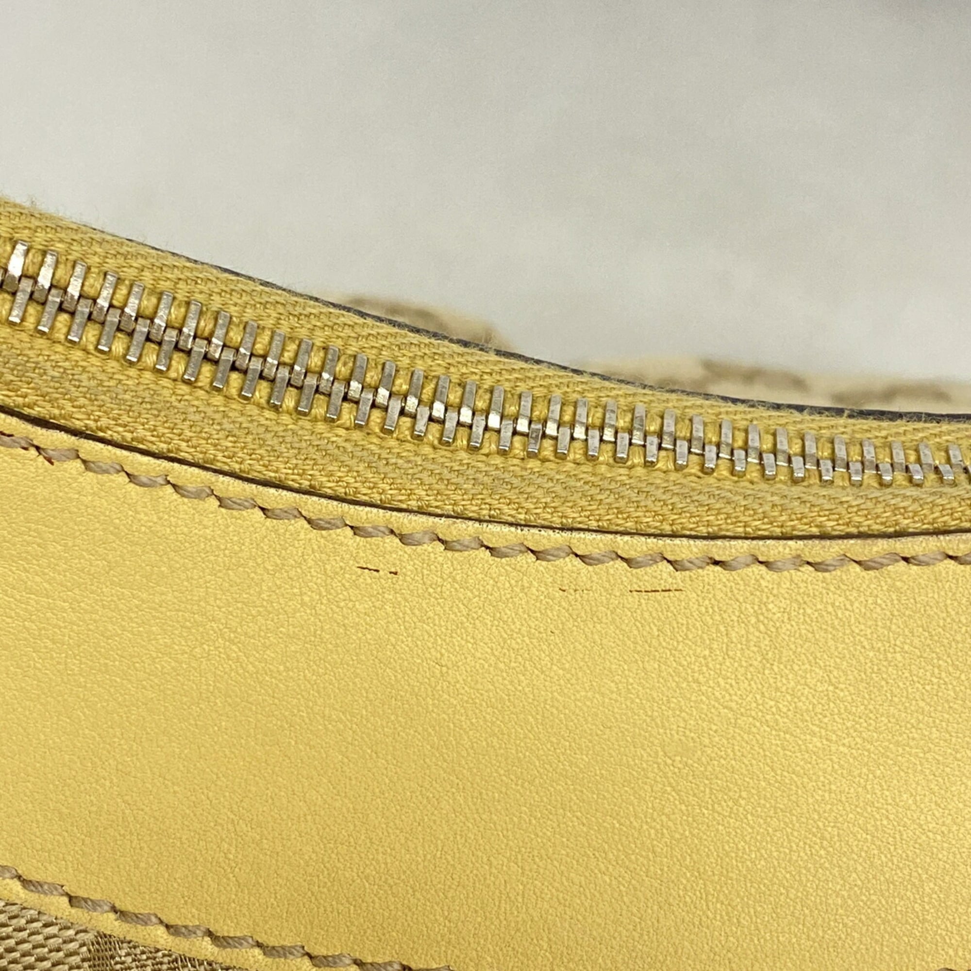 Gucci Beige Canvas Handbag (Pre-Owned)