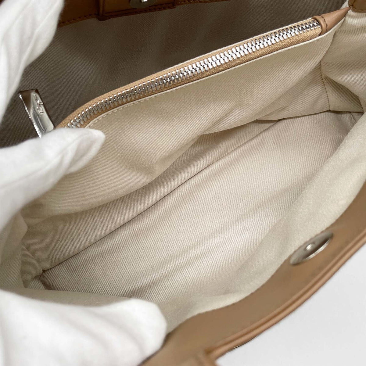 Salvatore Ferragamo Beige Silver Leather Handbag (Pre-Owned)
