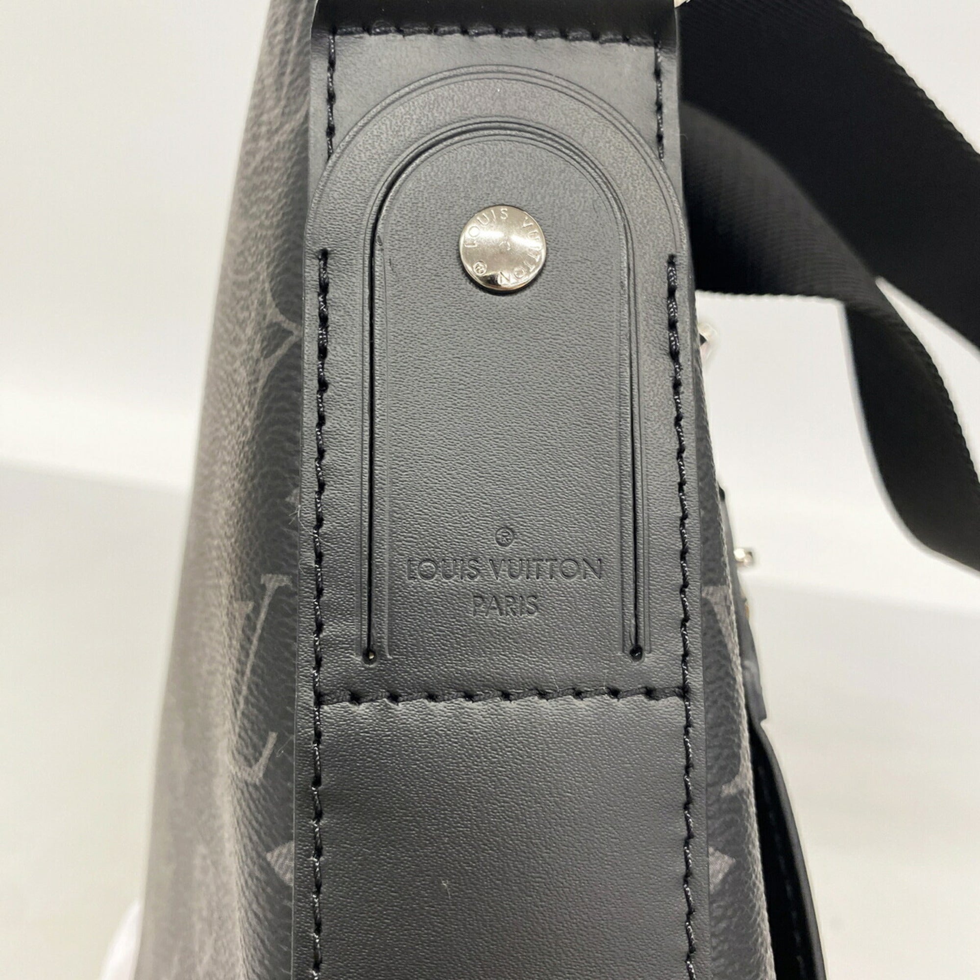 Louis Vuitton Black Shoulder Bag (Pre-Owned)
