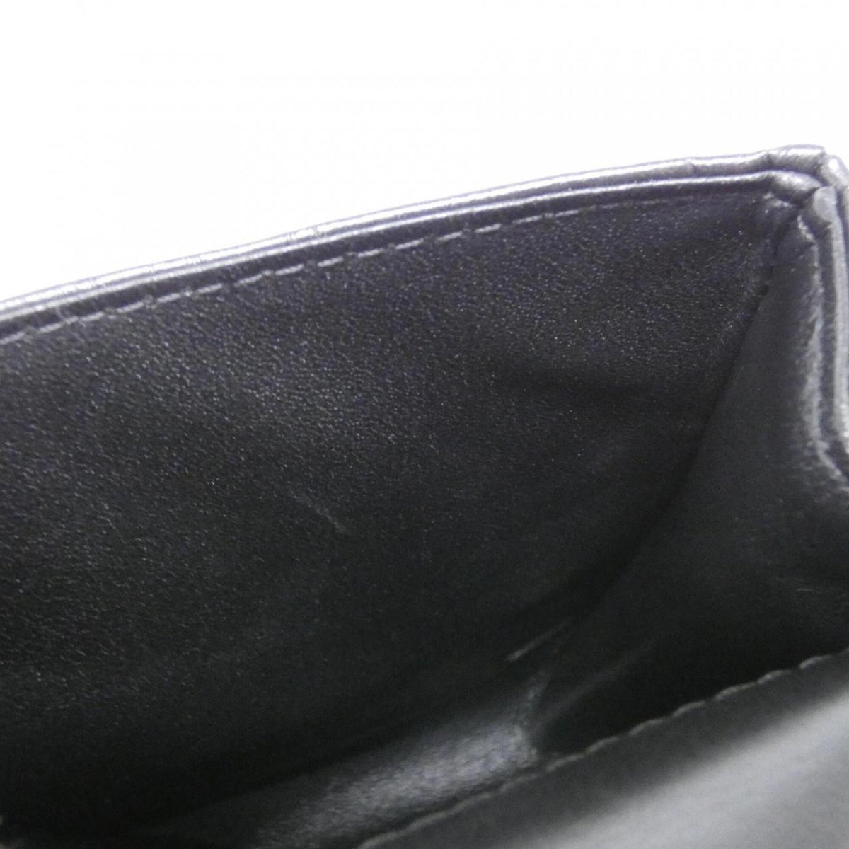 Chanel Black Leather Shoulder Bag (Pre-Owned)