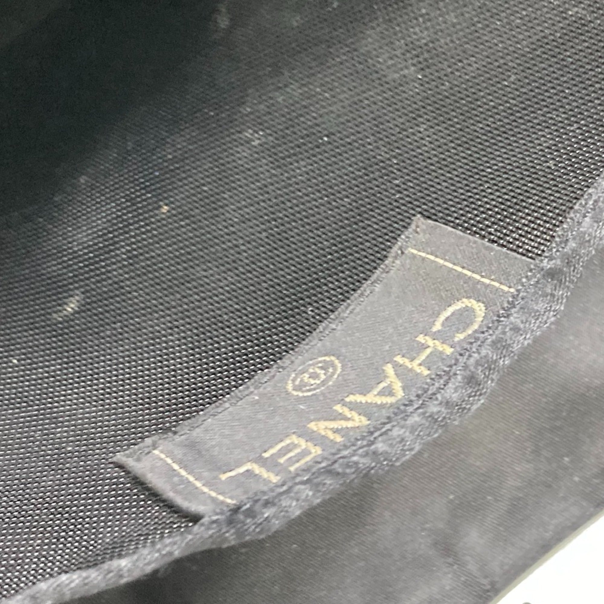 Chanel Black Cloth Handbag (Pre-Owned)