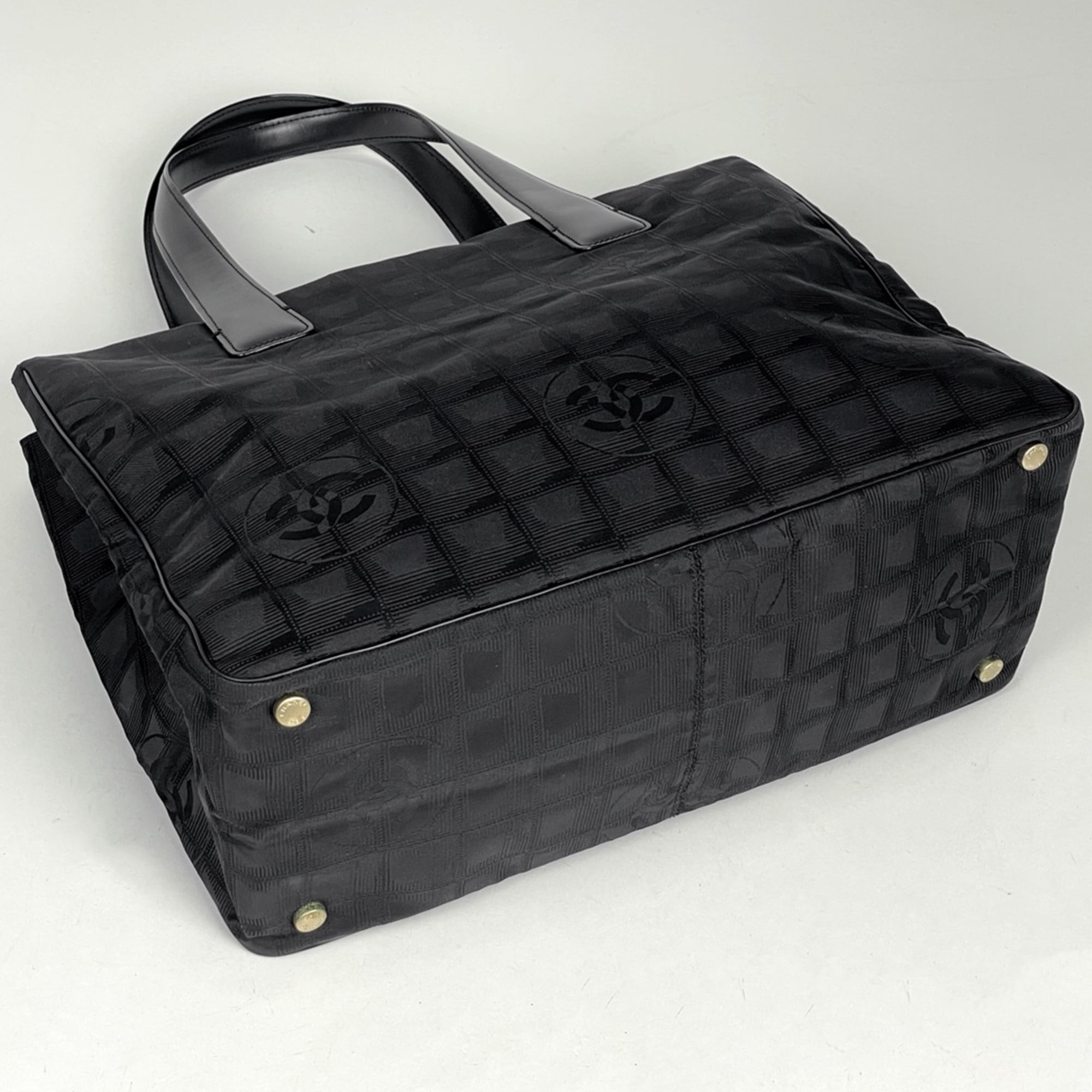 Chanel New Travel Line Black Jacquard Nylon Leather Shoulder Bag (Pre-Owned)