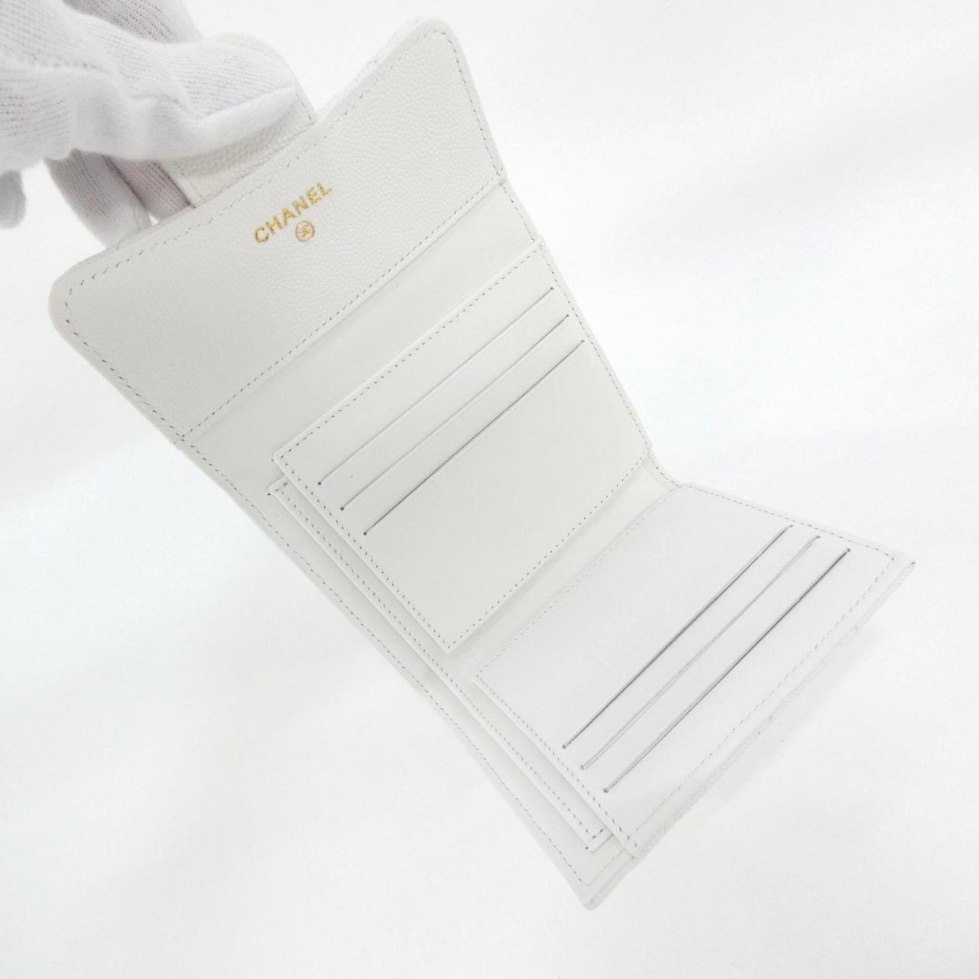 Chanel White Grained Calfskin Wallet (Tri-Fold) (Pre-Owned)