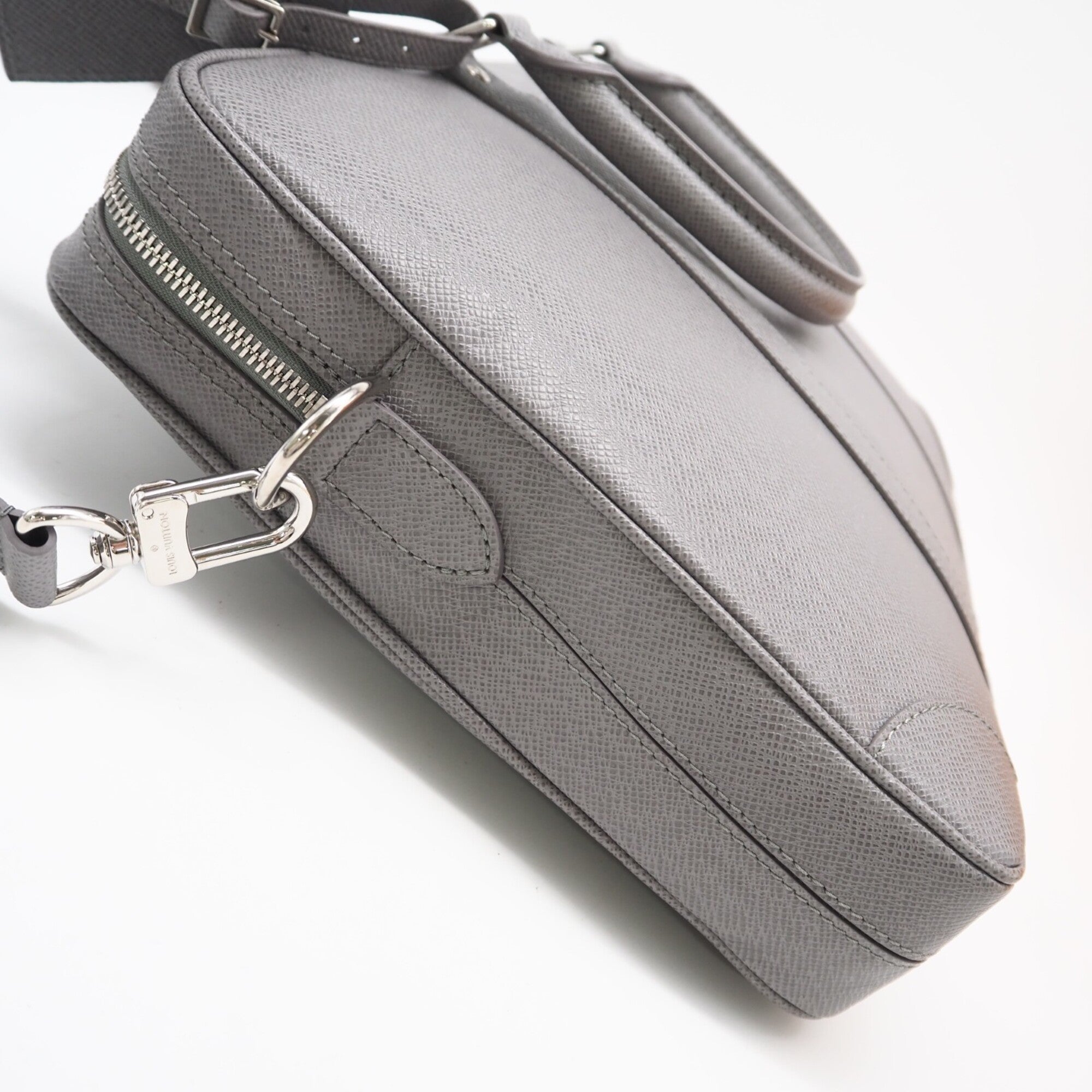 Louis Vuitton Gray Leather Briefcase Handbag (Pre-Owned)