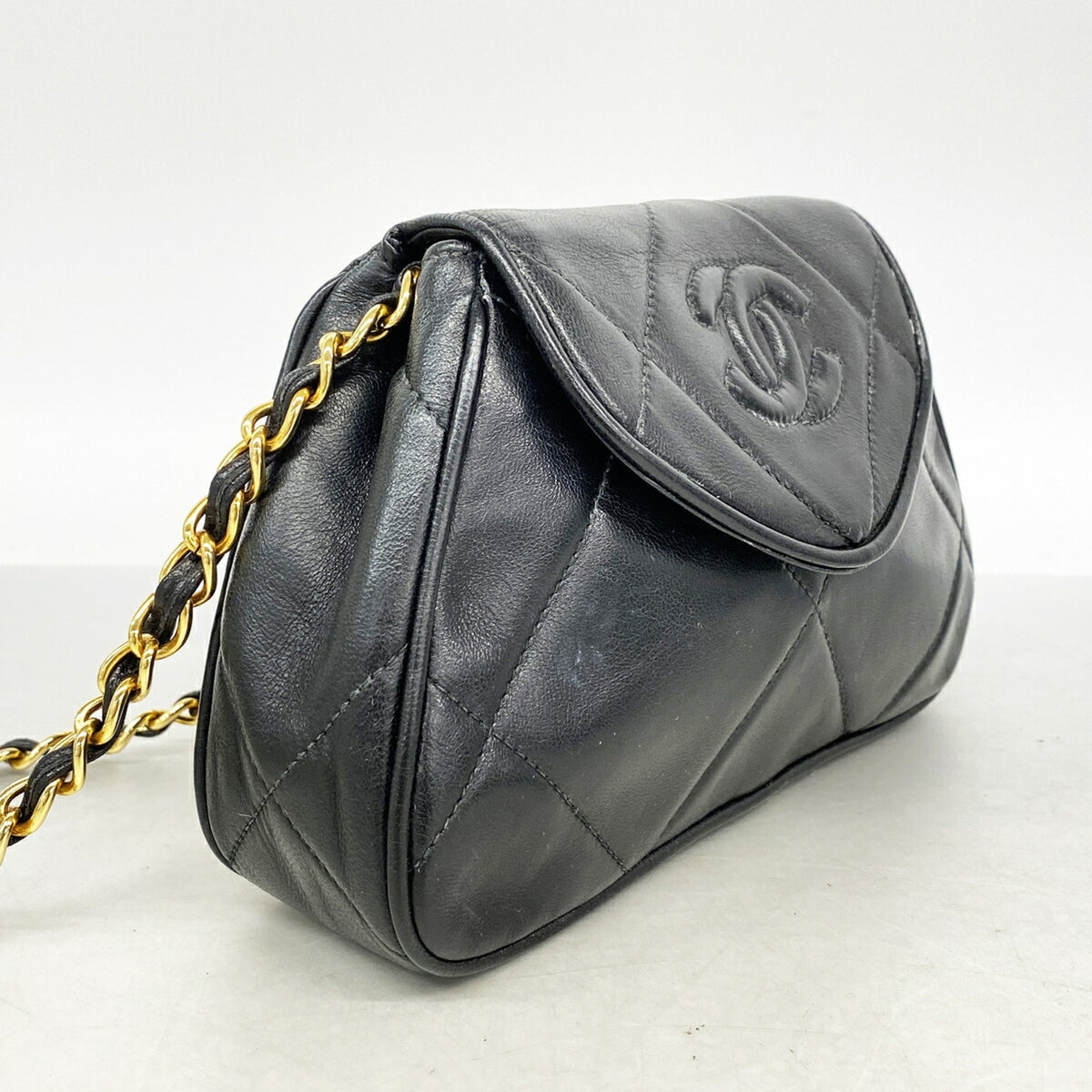 Chanel Black Leather Shoulder Bag (Pre-Owned)