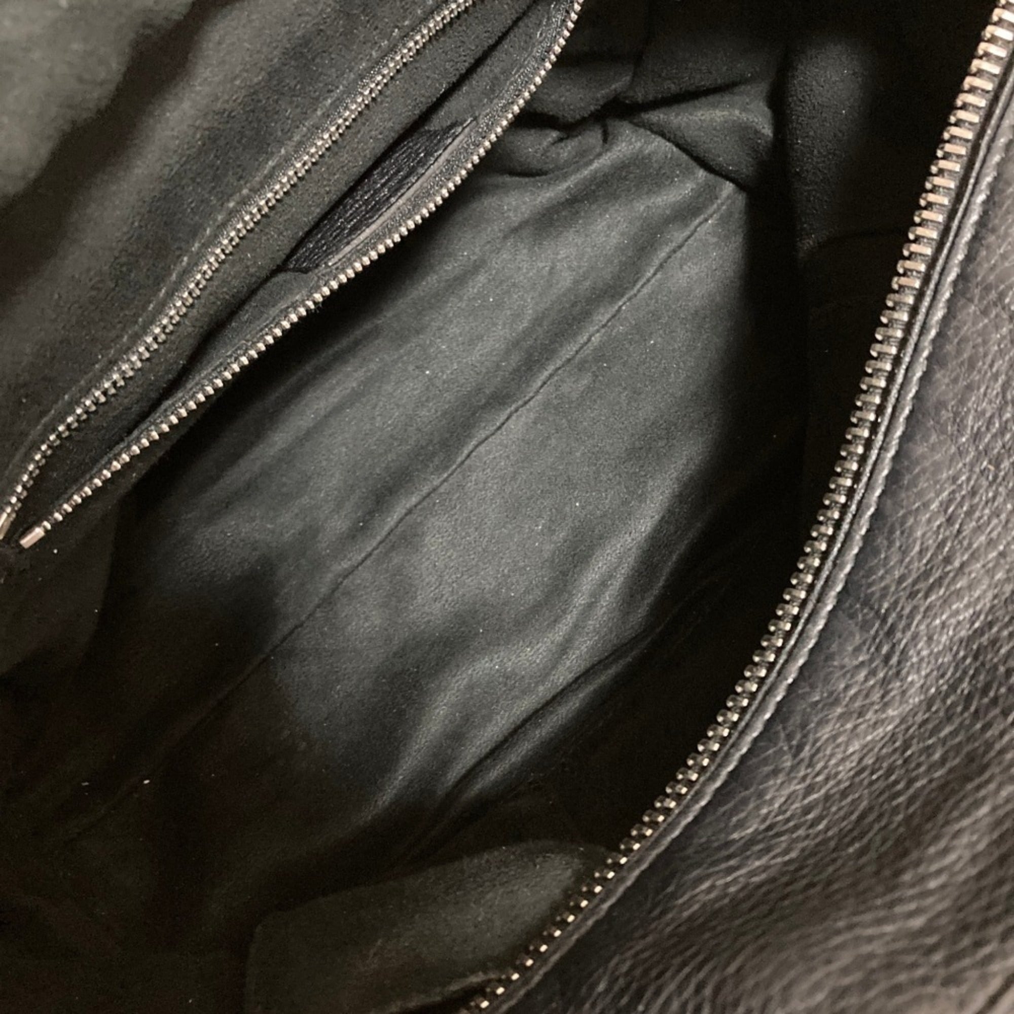 Salvatore Ferragamo Black Handbag (Pre-Owned)