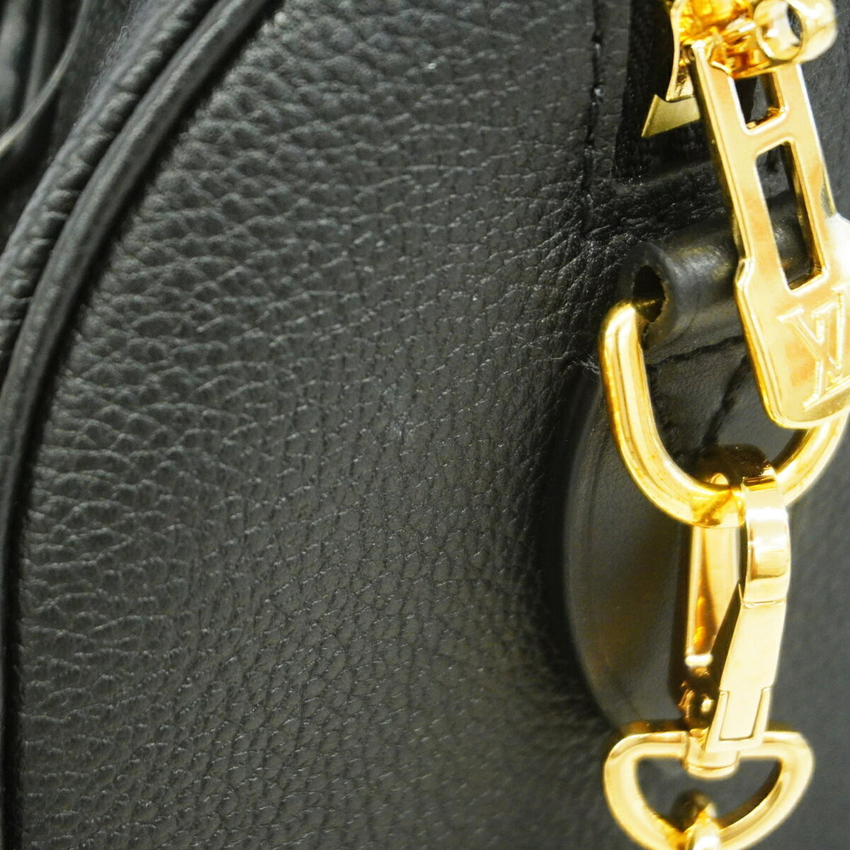 Louis Vuitton Noir Handbag (Pre-Owned)