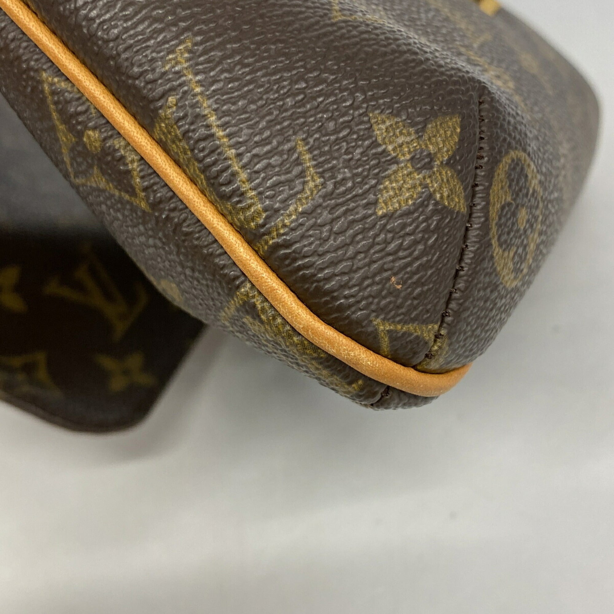 Louis Vuitton Brown Shoulder Bag (Pre-Owned)
