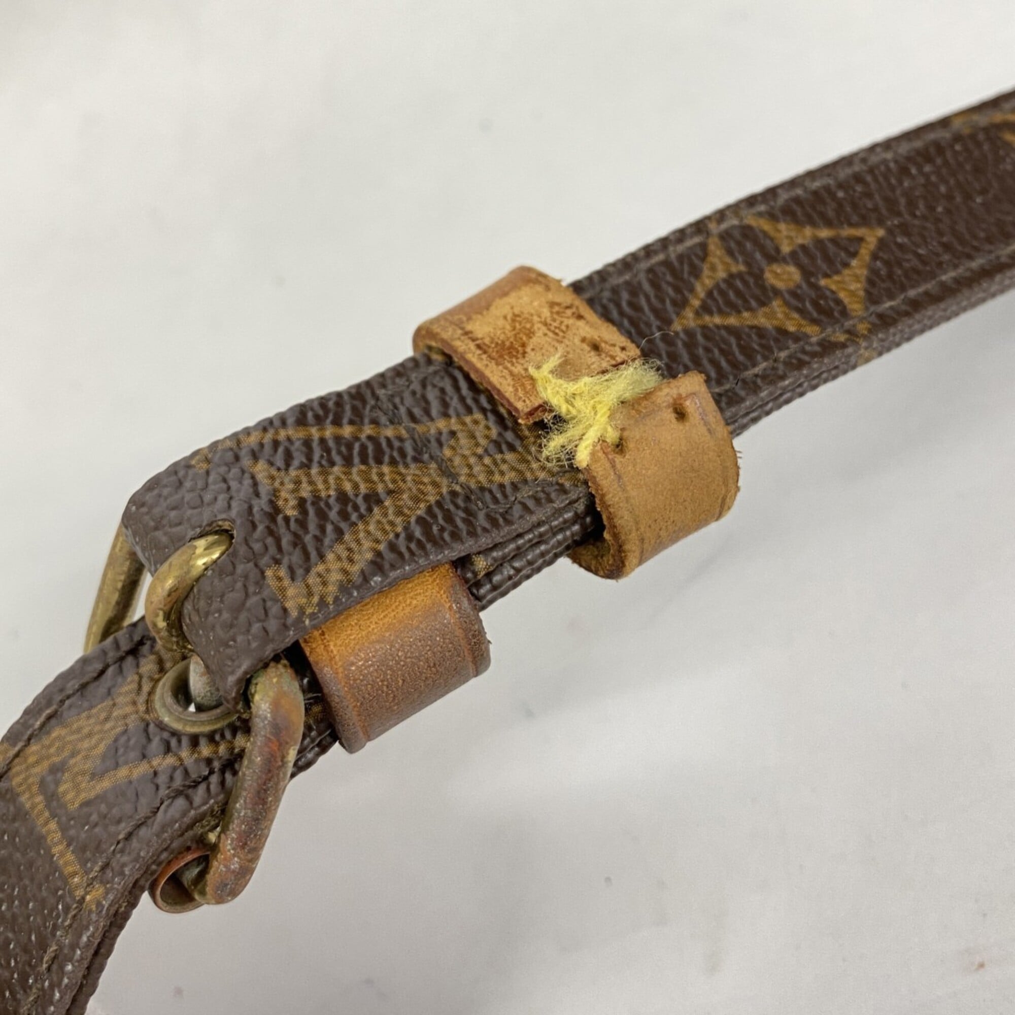 Louis Vuitton Brown Shoulder Bag (Pre-Owned)
