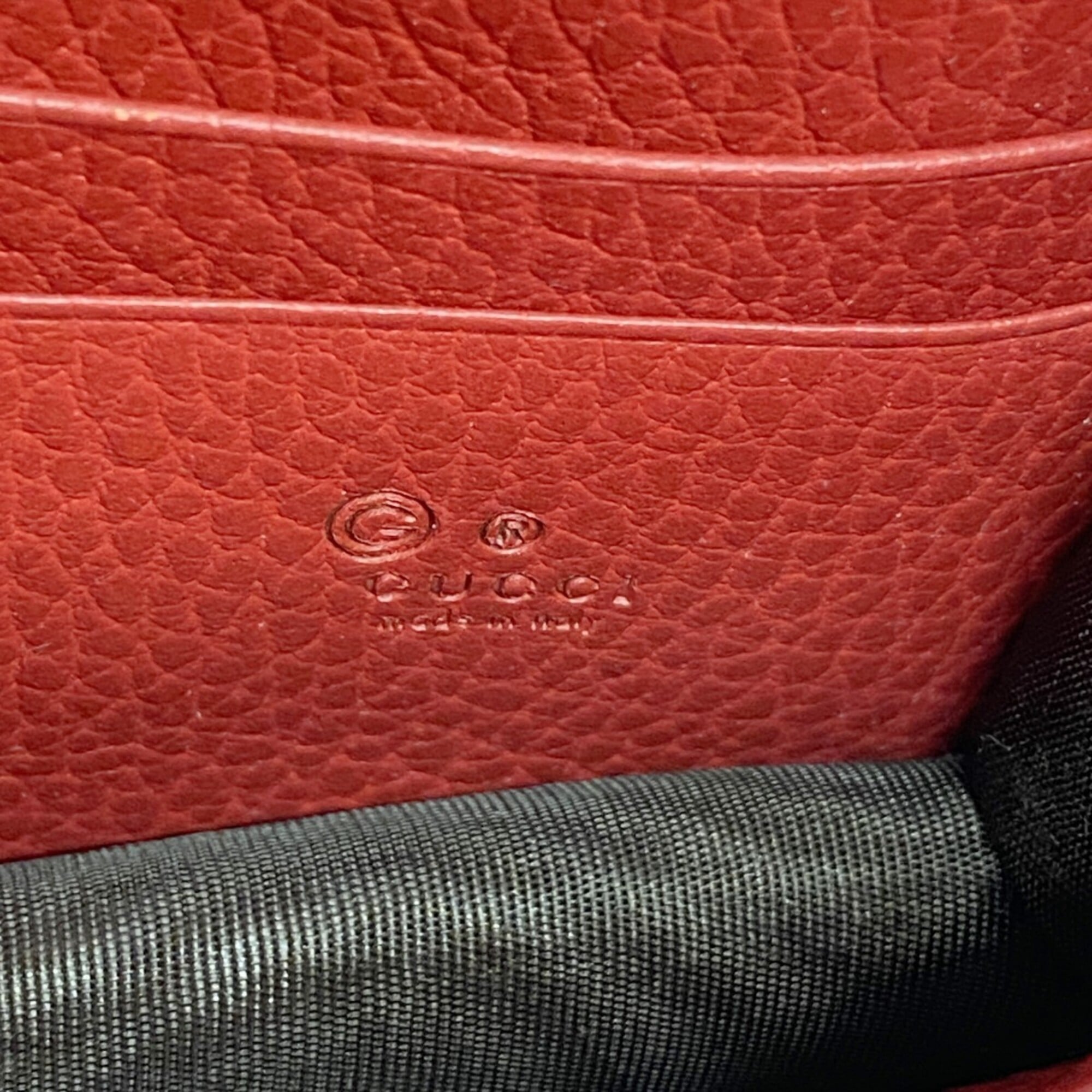 Gucci Red Color Leather Chain/Shoulder Wallet (Pre-Owned)