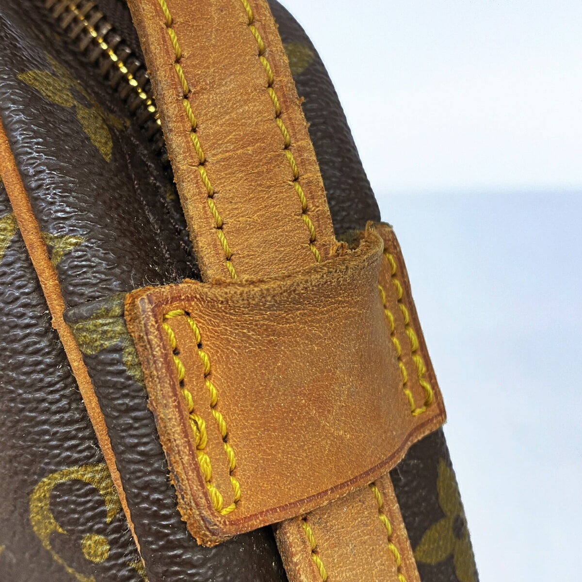 Louis Vuitton Brown Shoulder Bag (Pre-Owned)