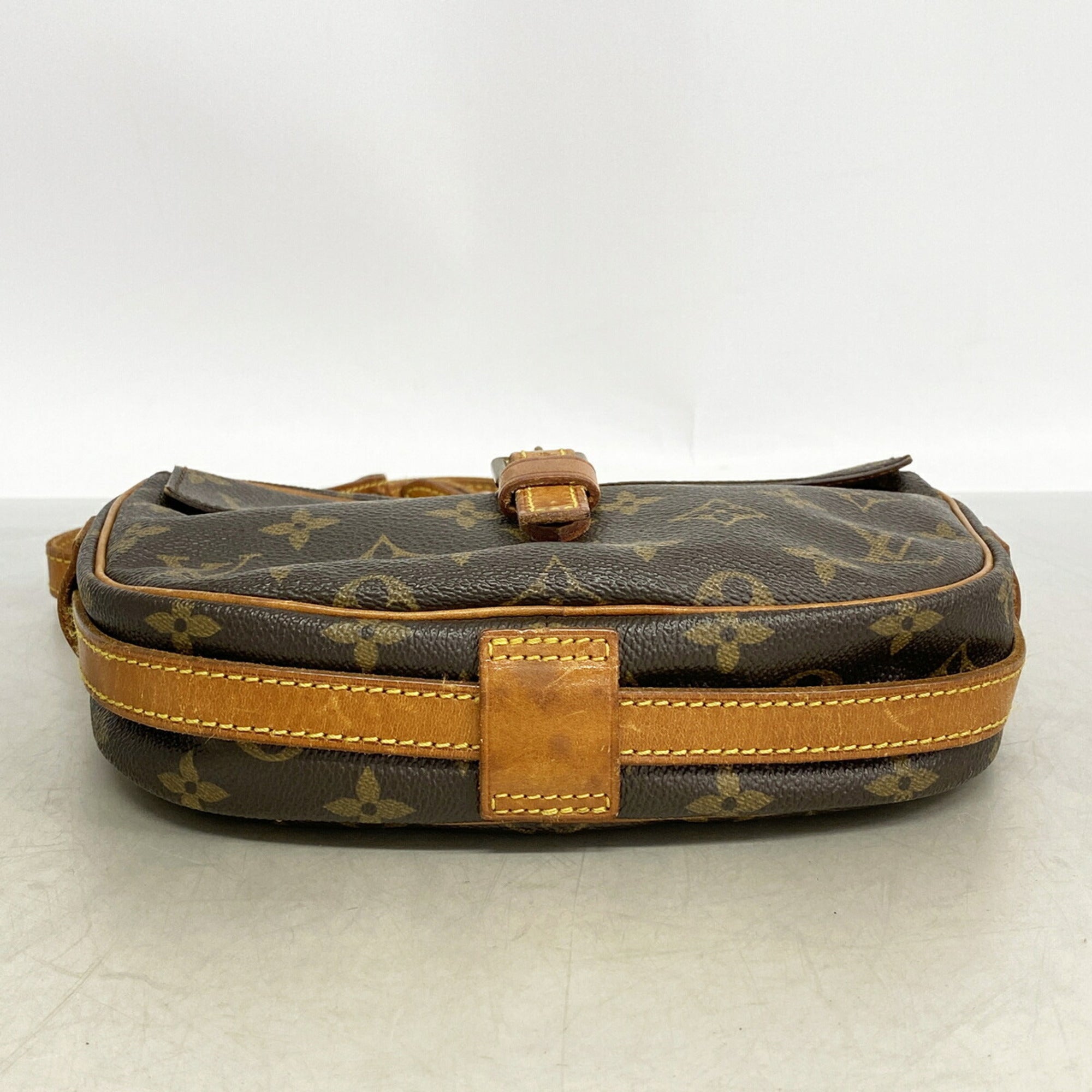 Louis Vuitton Brown Shoulder Bag (Pre-Owned)