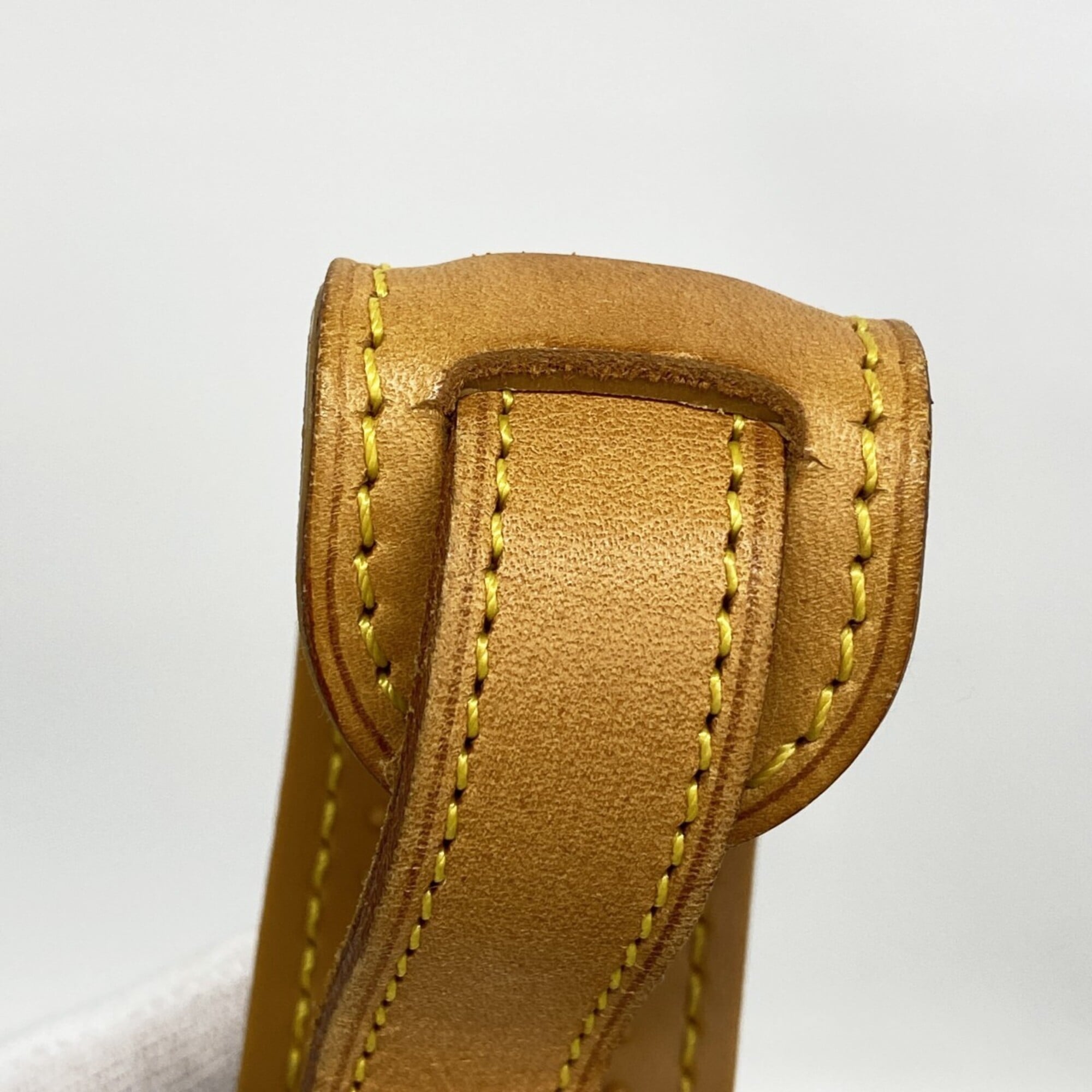 Louis Vuitton Brown Shoulder Bag (Pre-Owned)