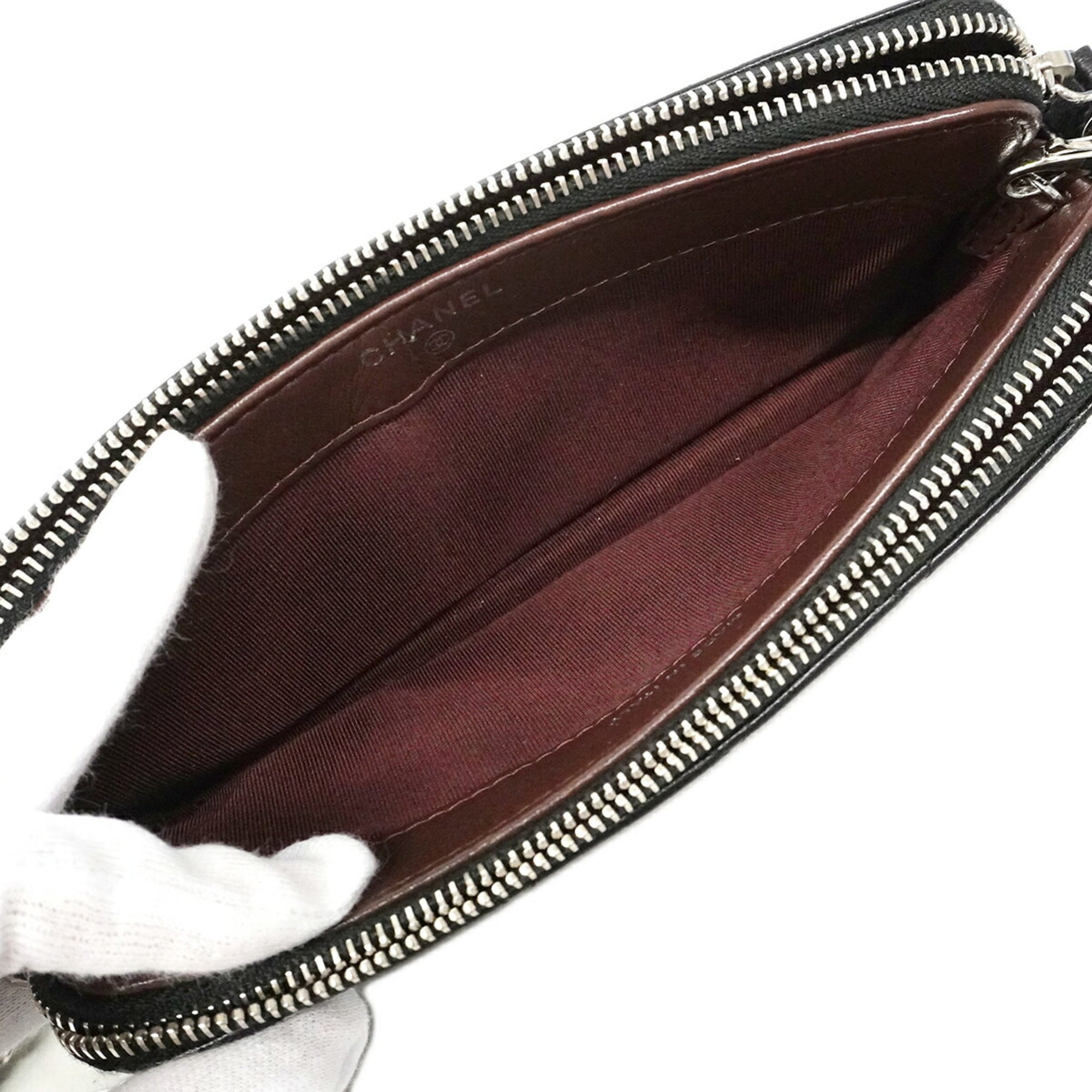 Chanel Black Leather Shoulder Bag (Pre-Owned)
