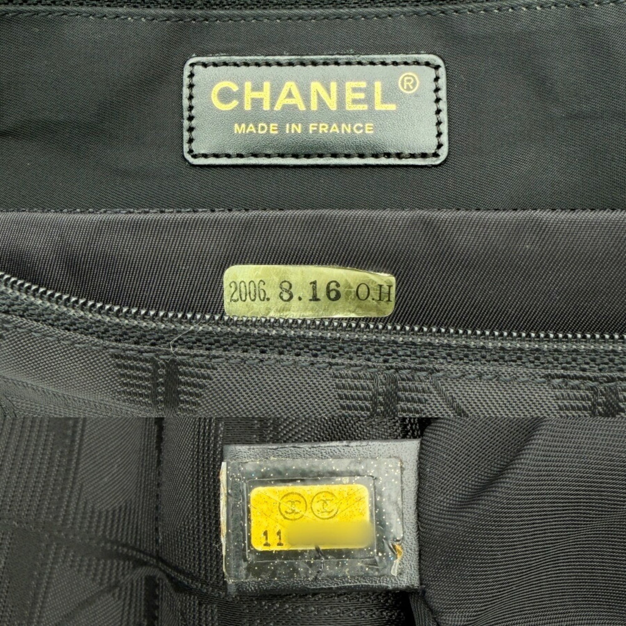 Chanel Black New Travel Line Nylon Jacquard Leather Messenger Bag (Pre-Owned)