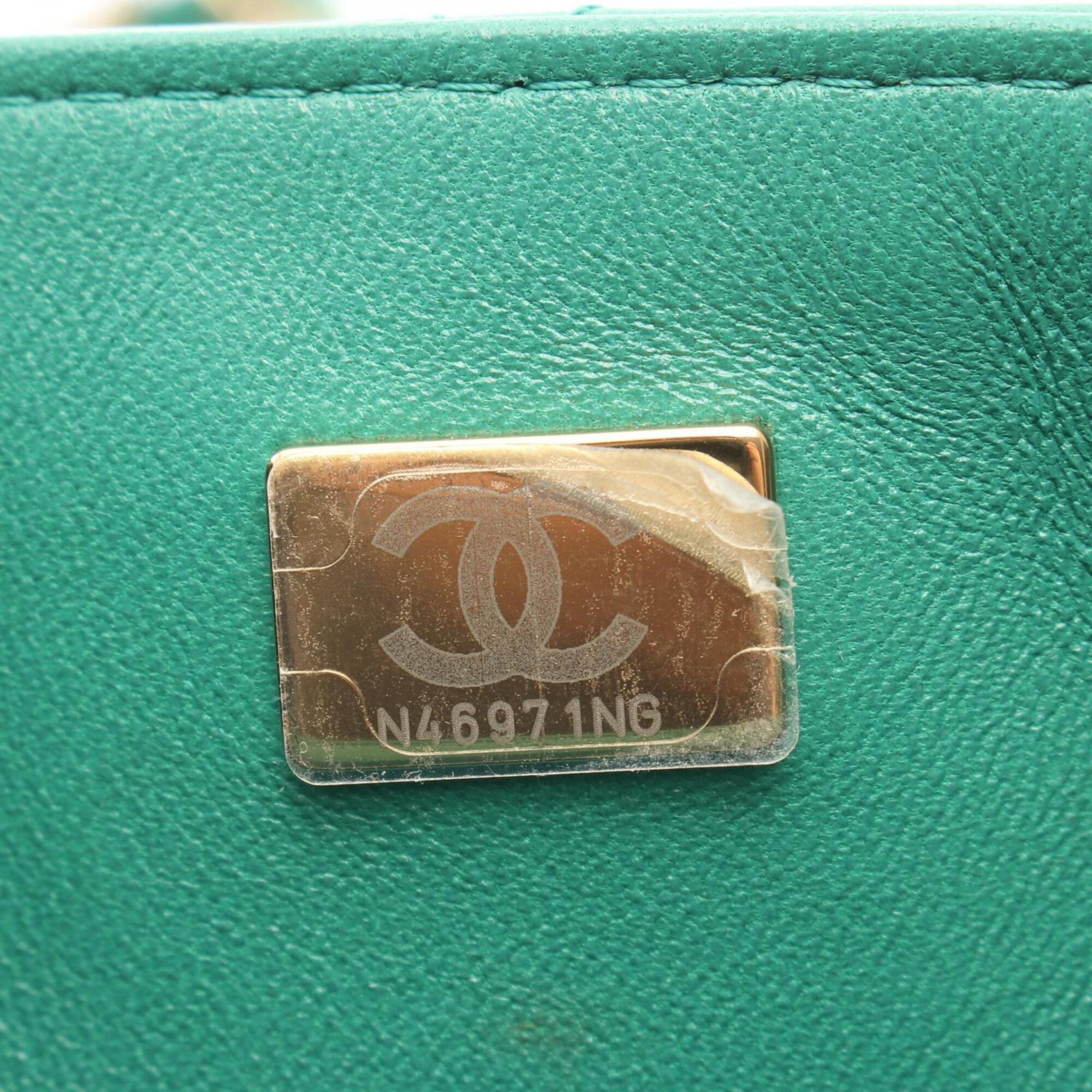 Chanel Green Leather Handbag Shoulder Bag (Pre-Owned)