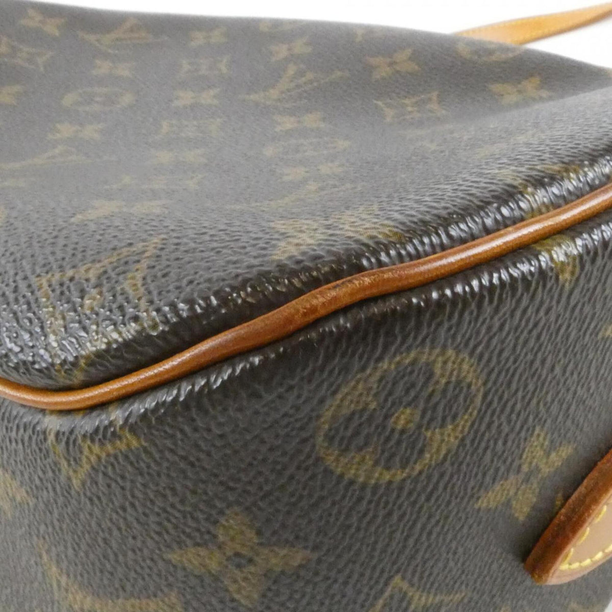 Louis Vuitton Marron Coated Canvas Shoulder Bag (Pre-Owned)