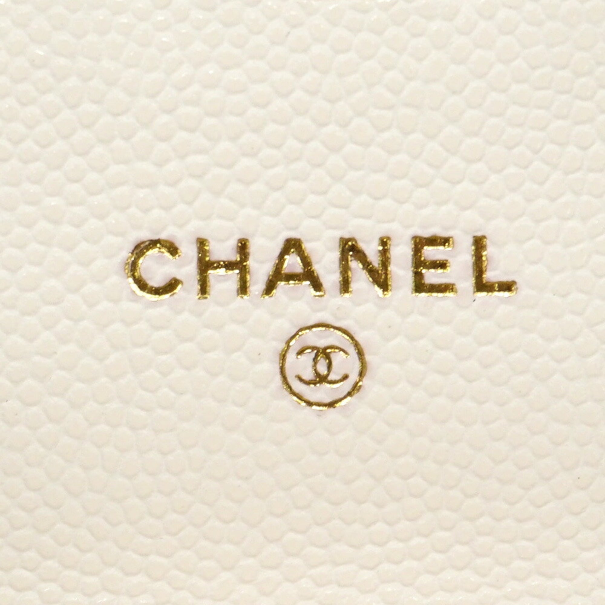 Chanel White Grained Calfskin Pochette (Pre-Owned)