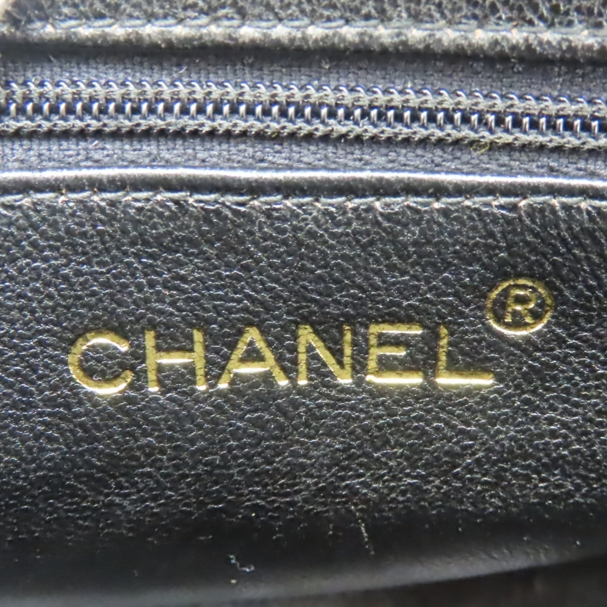 Chanel Black Leather Shoulder Bag (Pre-Owned)