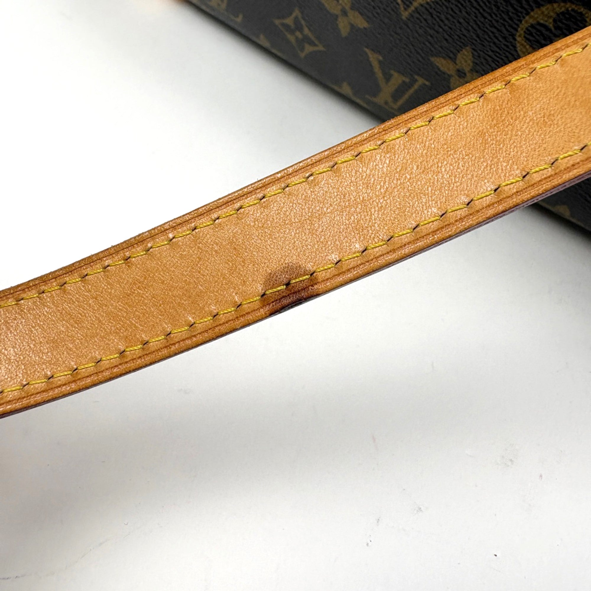Louis Vuitton Brown Monogram Monogram Handbag (Pre-Owned)