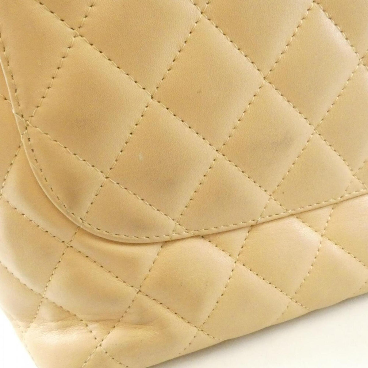 Chanel Beige Leather Handbag (Pre-Owned)