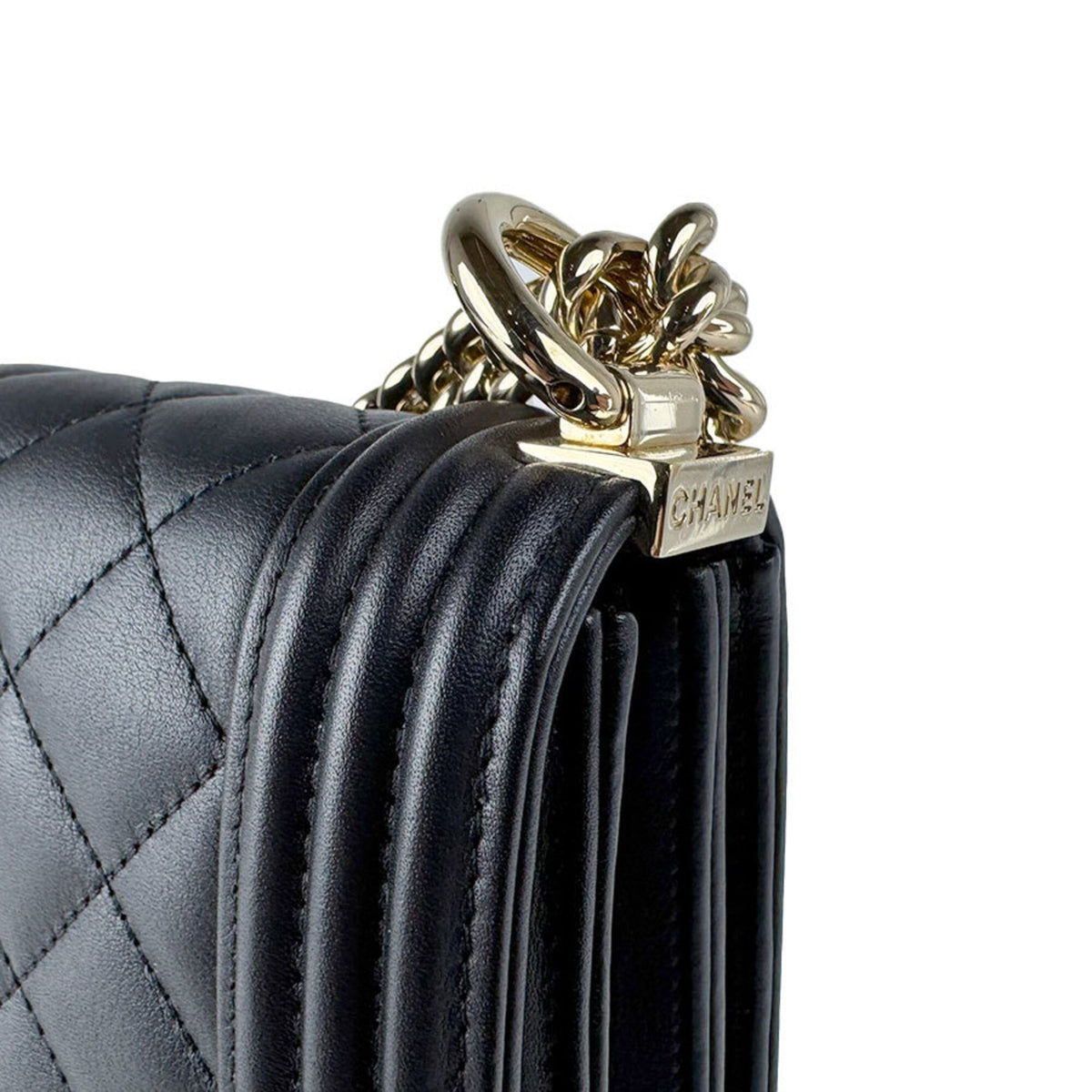 Chanel Black Leather Shoulder Bag (Pre-Owned)