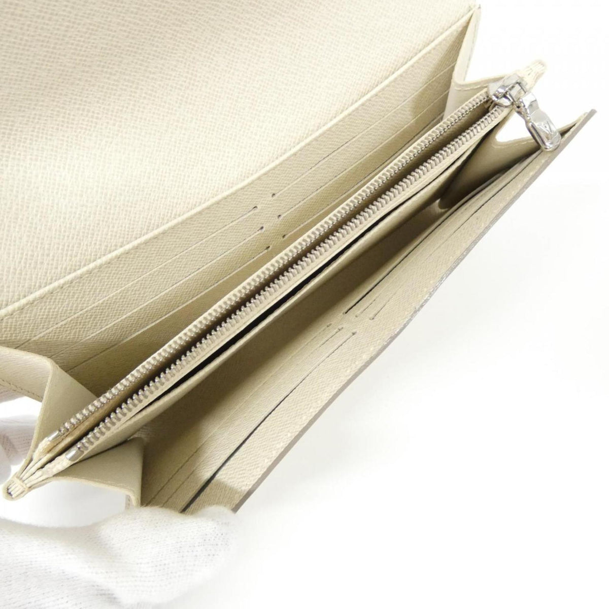 Louis Vuitton Lv Off White Leather Long Wallet (Bi-Fold) (Pre-Owned)