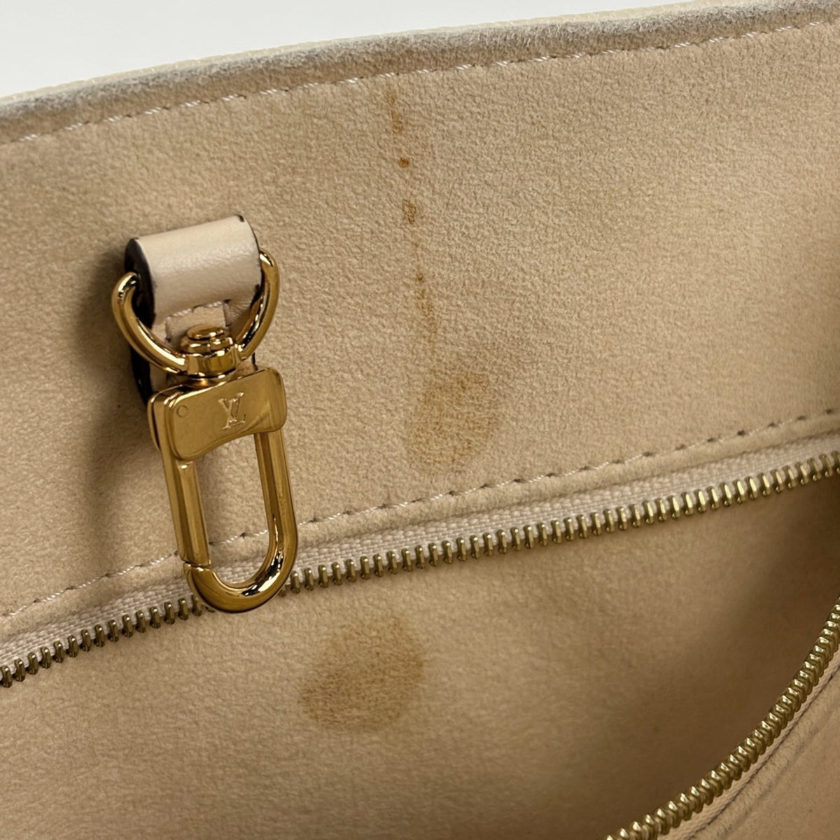 Louis Vuitton White Monogram Empreinte Handbag (Pre-Owned)