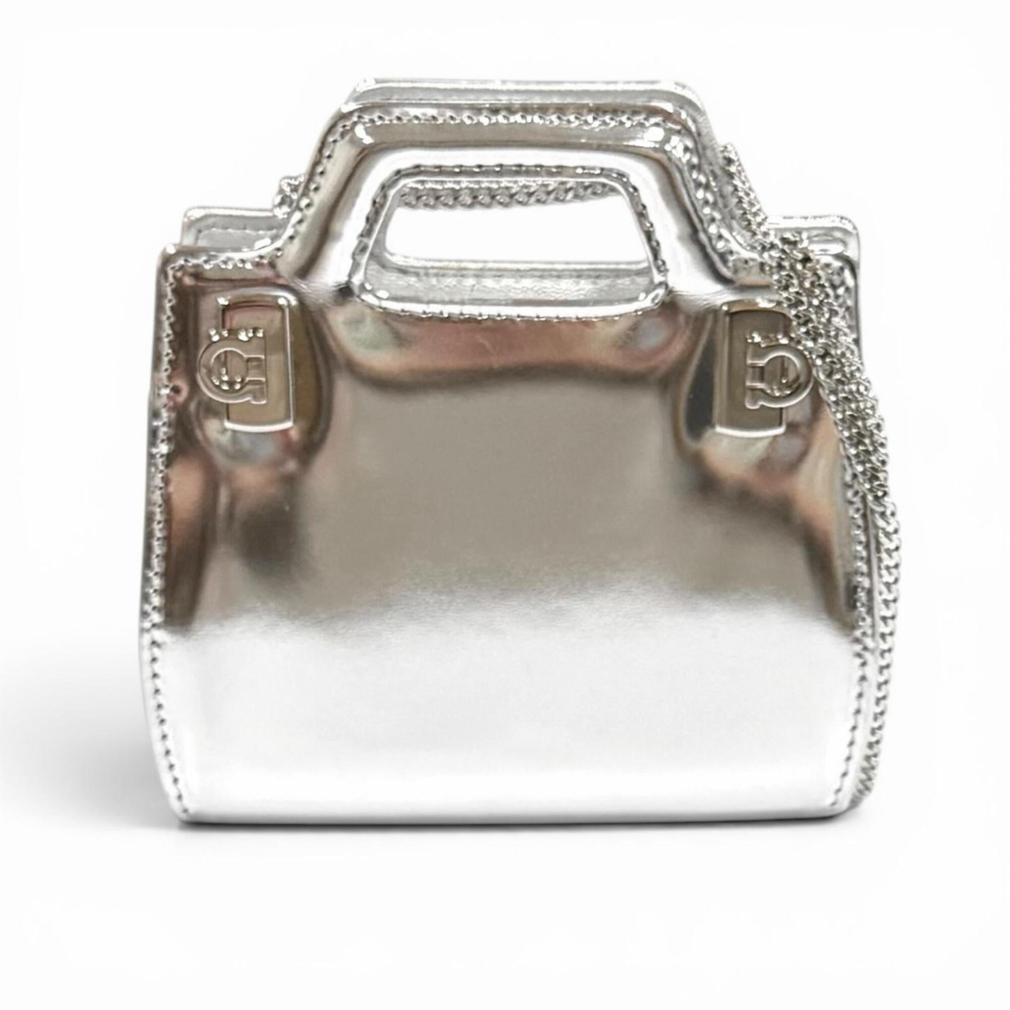 Salvatore Ferragamo Silver Leather Pouch Shoulder Bag (Pre-Owned)