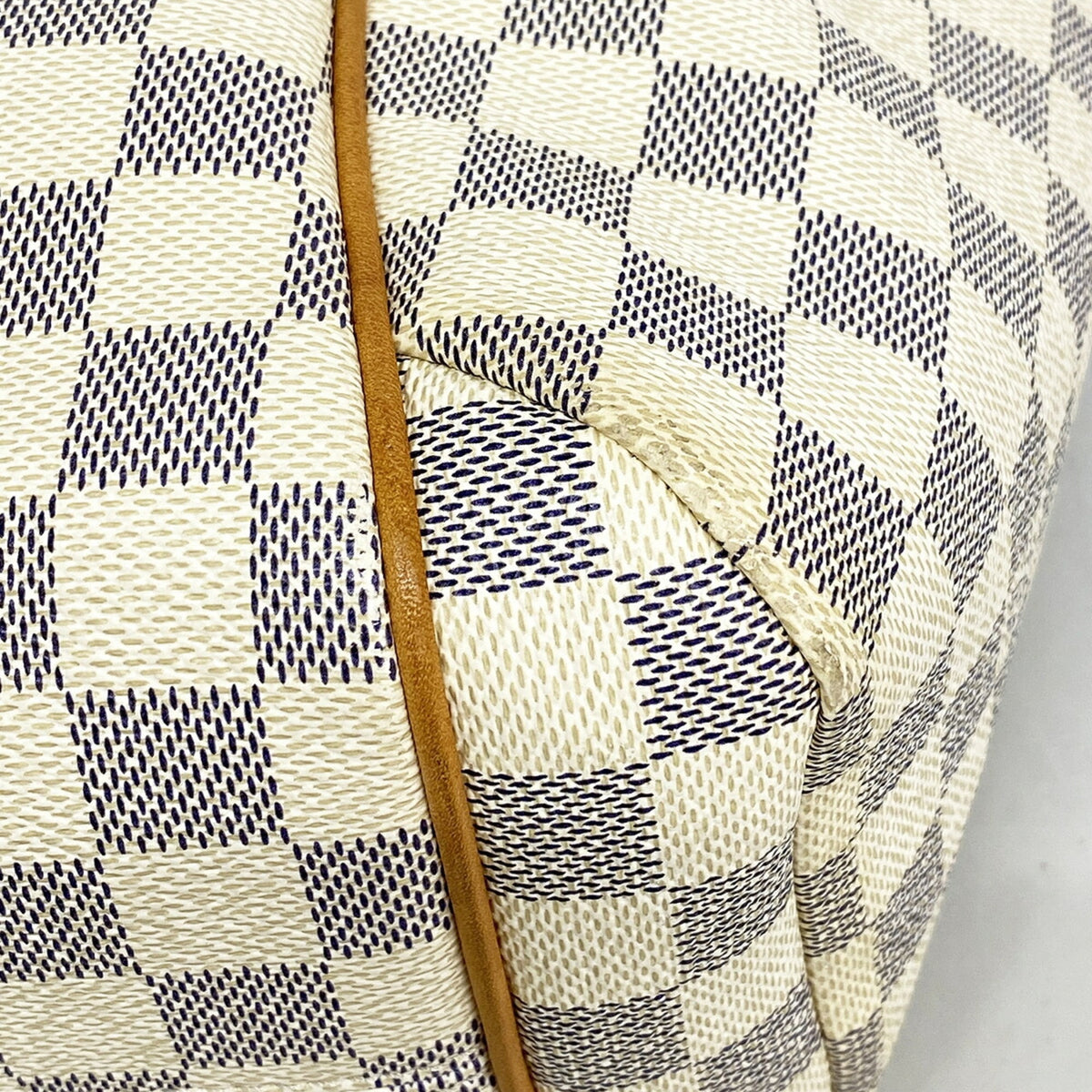 Louis Vuitton White Tote Bag (Pre-Owned)