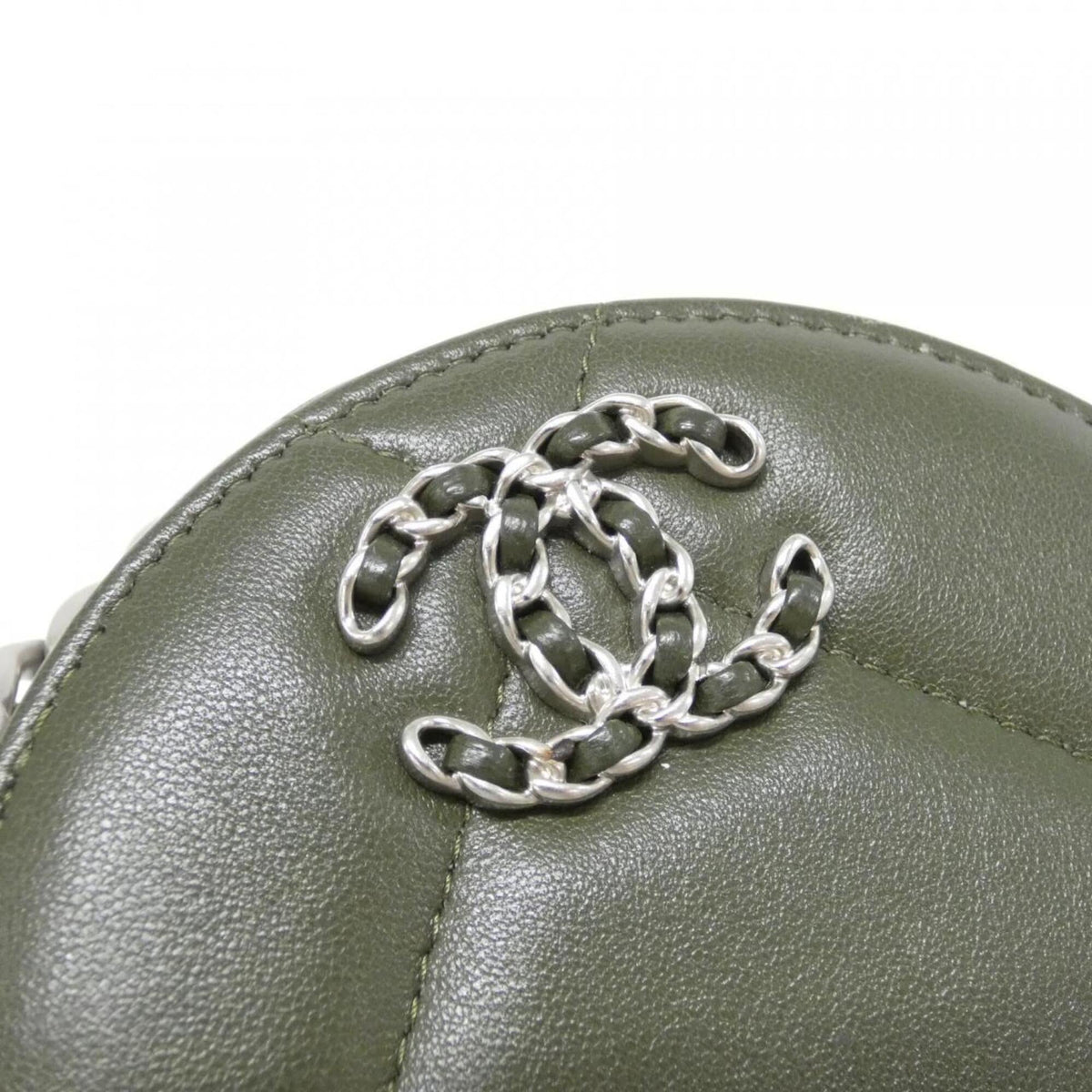 Chanel Green Leather Shoulder Bag (Pre-Owned)