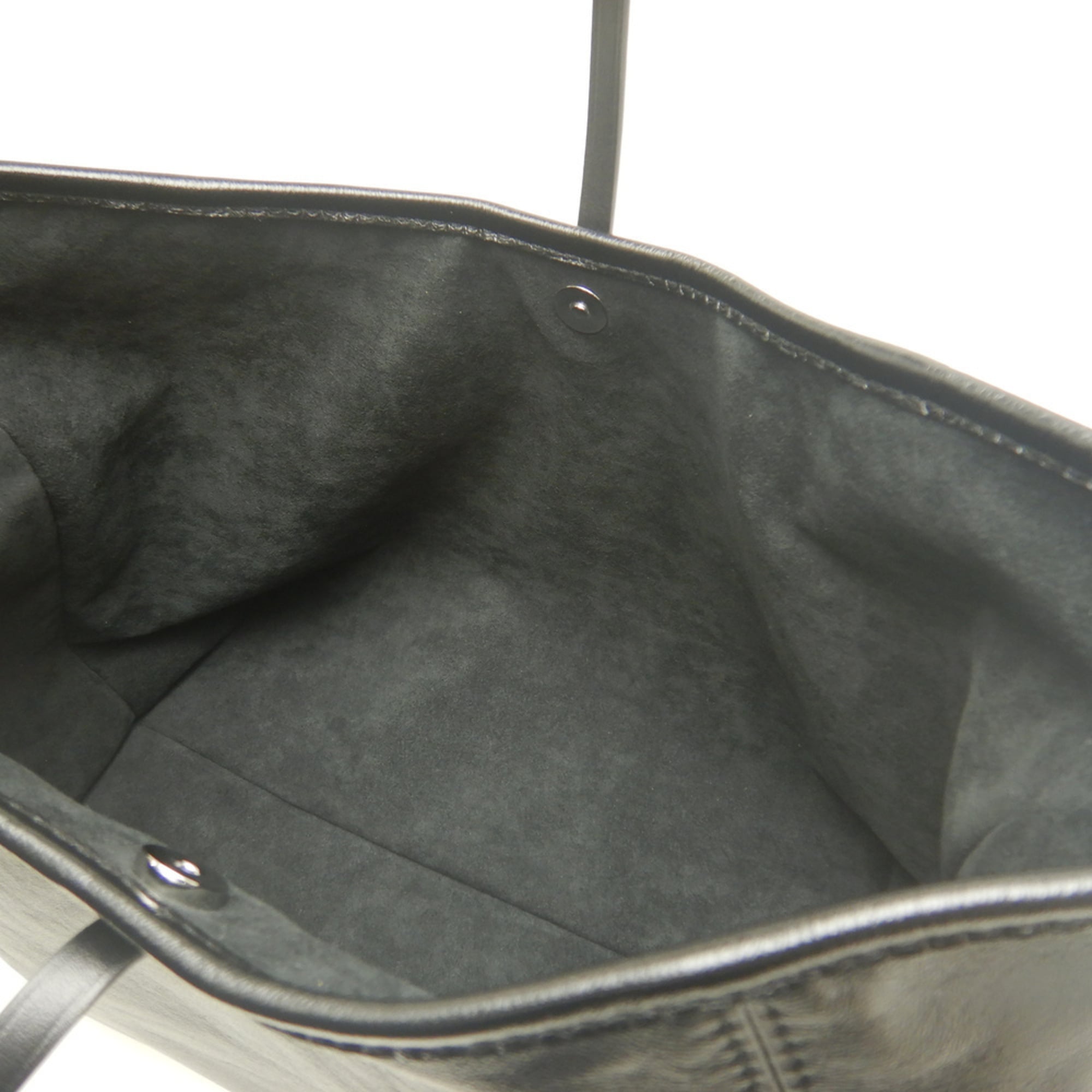 Louis Vuitton Noir Leather Shoulder Bag (Pre-Owned)