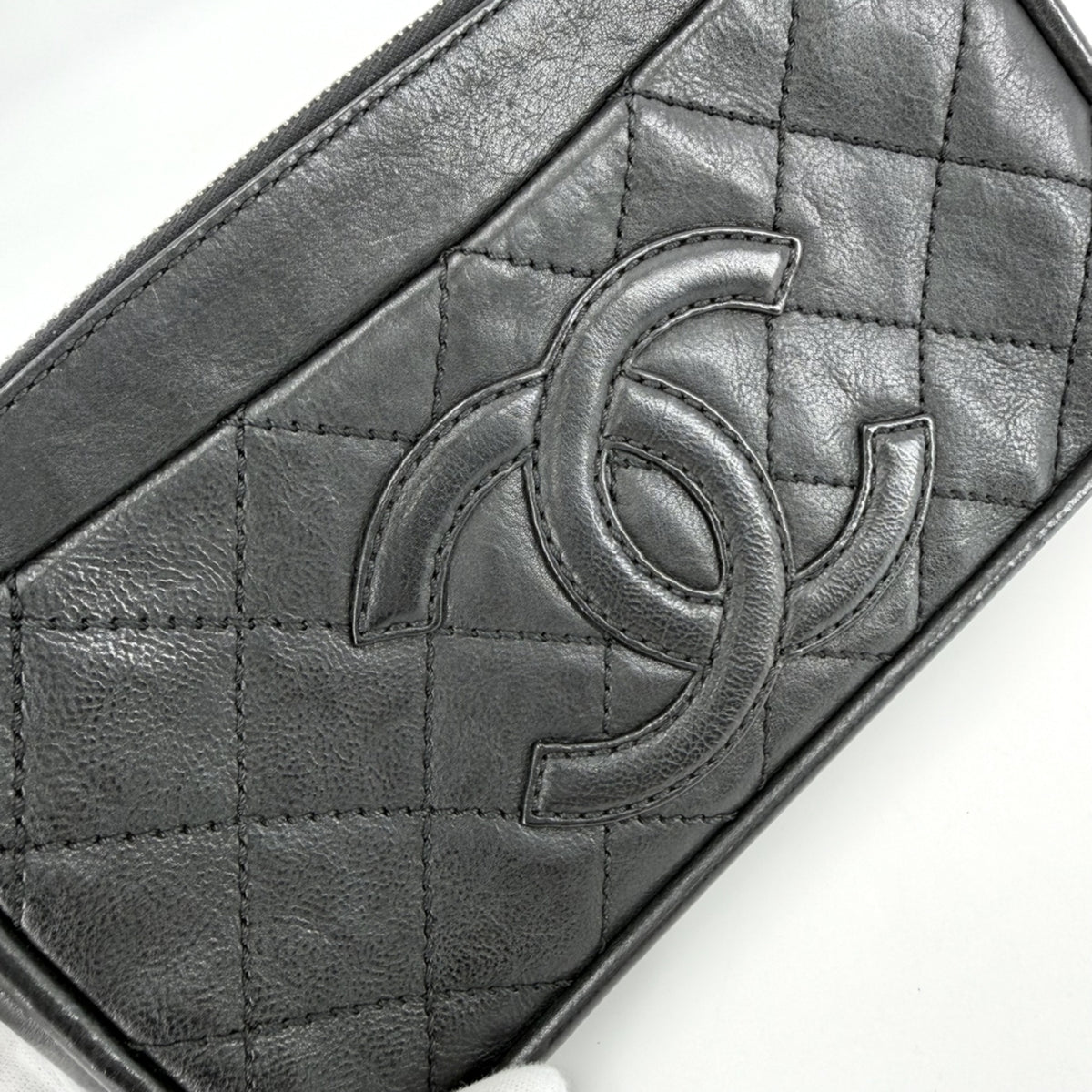 Chanel Black Leather Shoulder Bag (Pre-Owned)