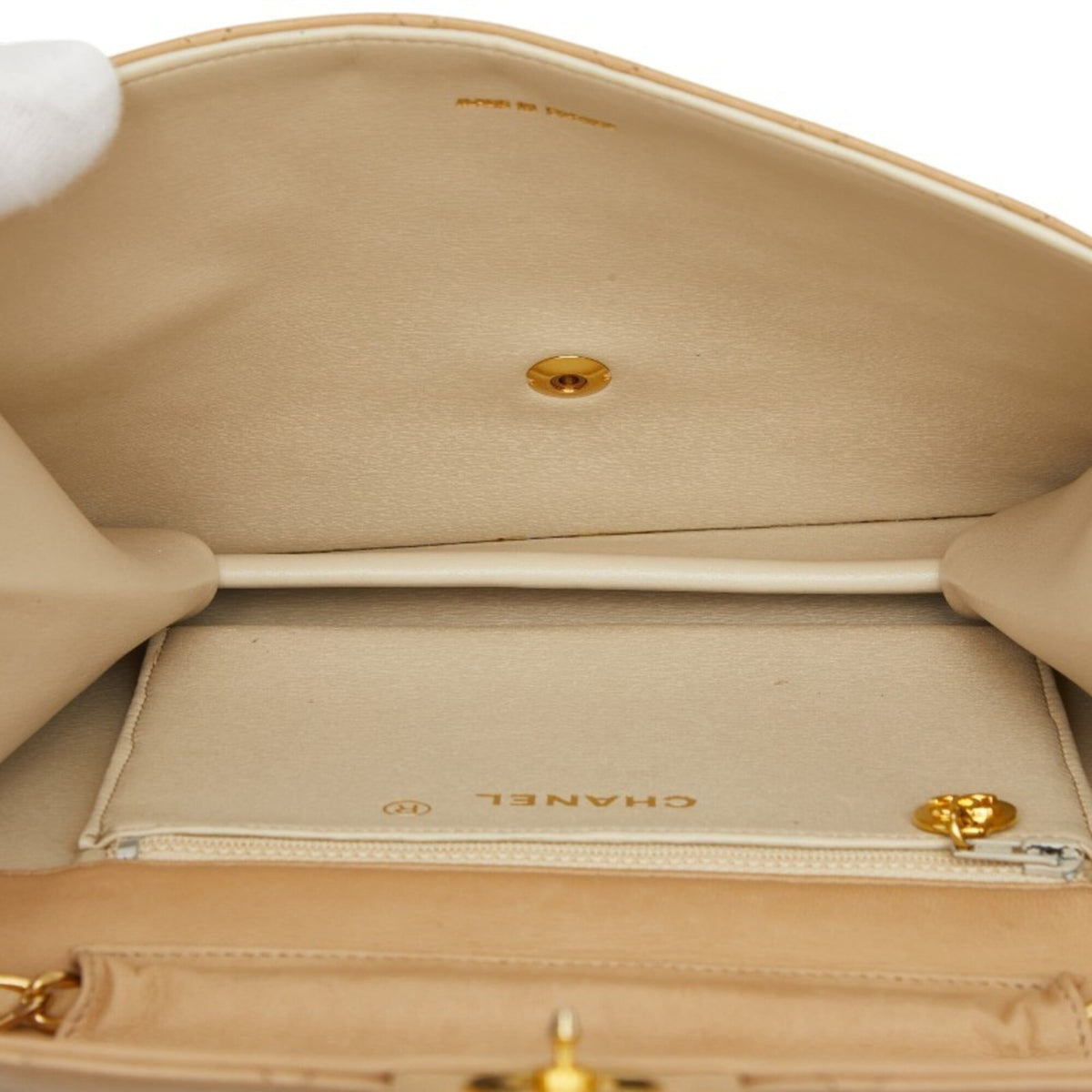 Chanel Beige Leather Shoulder Bag (Pre-Owned)